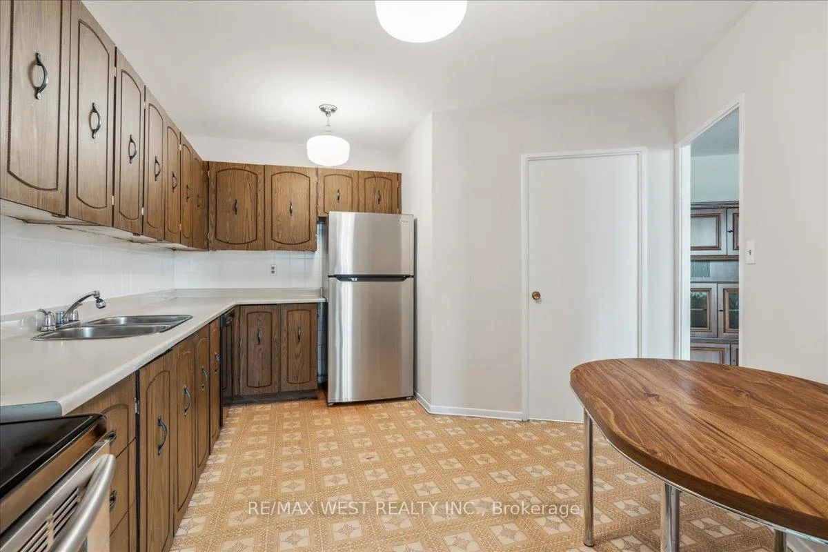 Photo 3 of Unit 1210, 15 Vicora Linkway, Toronto, Flemingdon Park — HOMEH