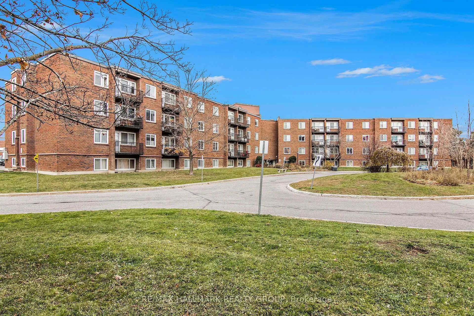 Photo 3 of Unit 203C, 2041 Arrowsmith Drive, Ottawa, Beacon Hill South — HOMEH