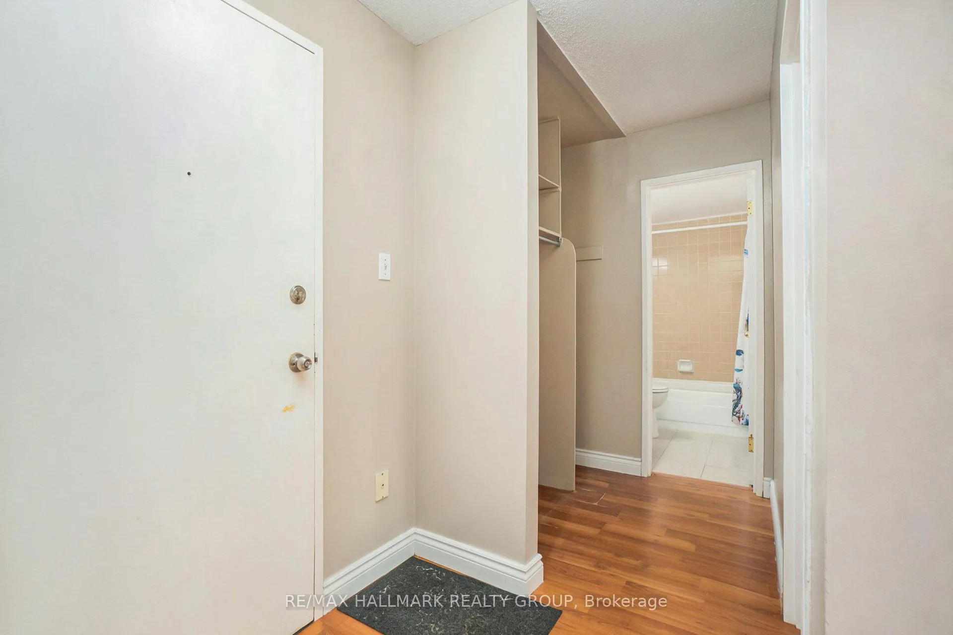 Photo 6 of Unit 203C, 2041 Arrowsmith Drive, Ottawa, Beacon Hill South — HOMEH