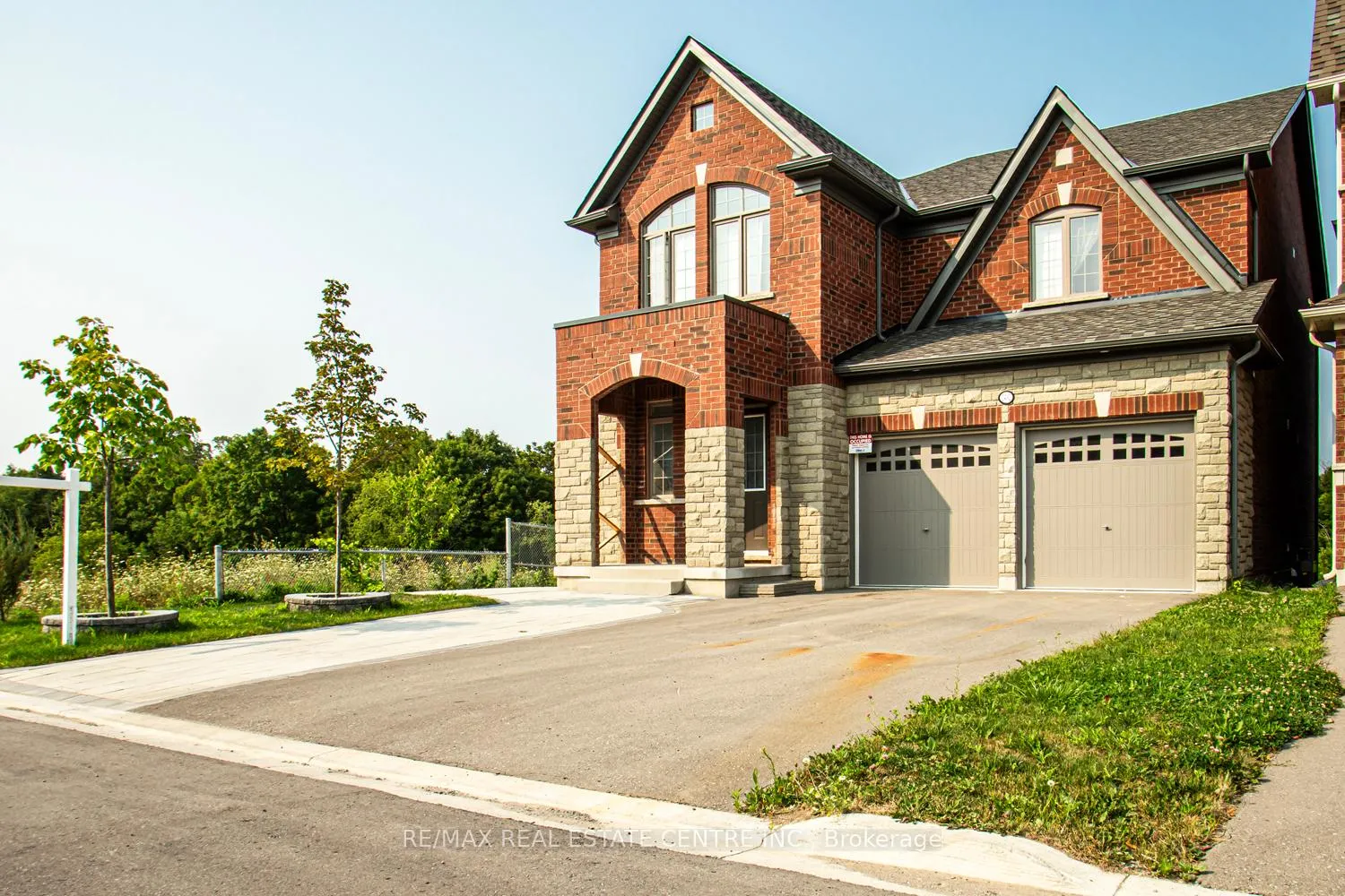 Photo 3 of Unit A, 2492 Orchestrate (bsmt) Drive, Oshawa, Windfields — HOMEH