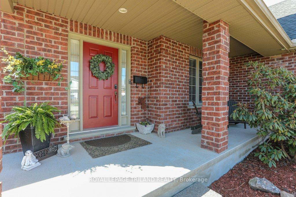 Photo 3 of 144 Landon Lane, Central Elgin, Belmont — HOMEH