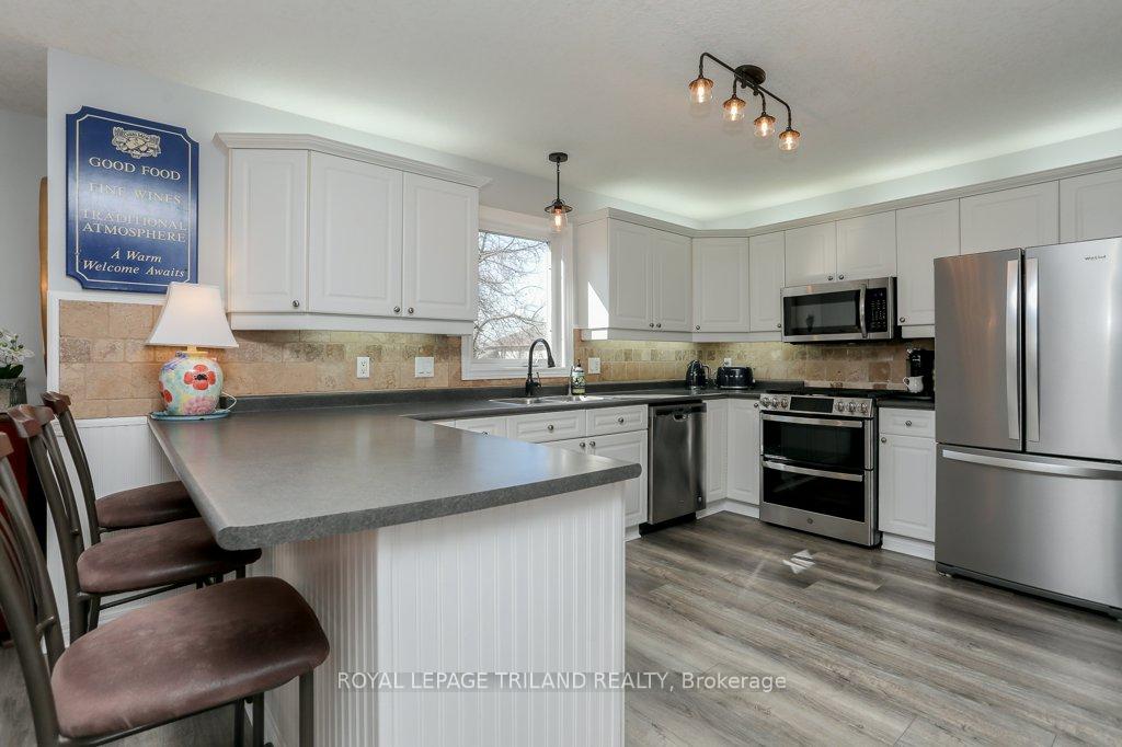 Photo 11 of 144 Landon Lane, Central Elgin, Belmont — HOMEH