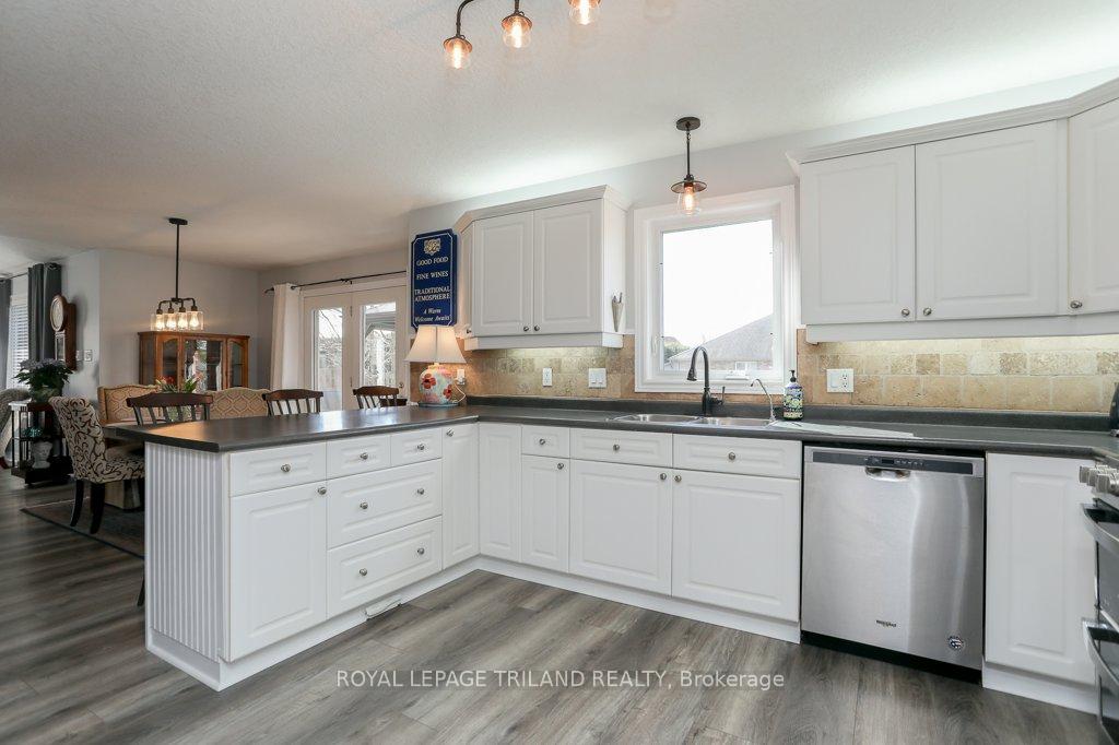 Photo 12 of 144 Landon Lane, Central Elgin, Belmont — HOMEH