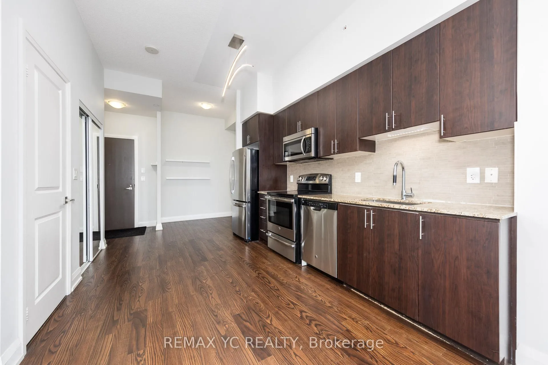 Photo 4 of Unit 927, 7161 Yonge Street, Markham, Grandview — HOMEH