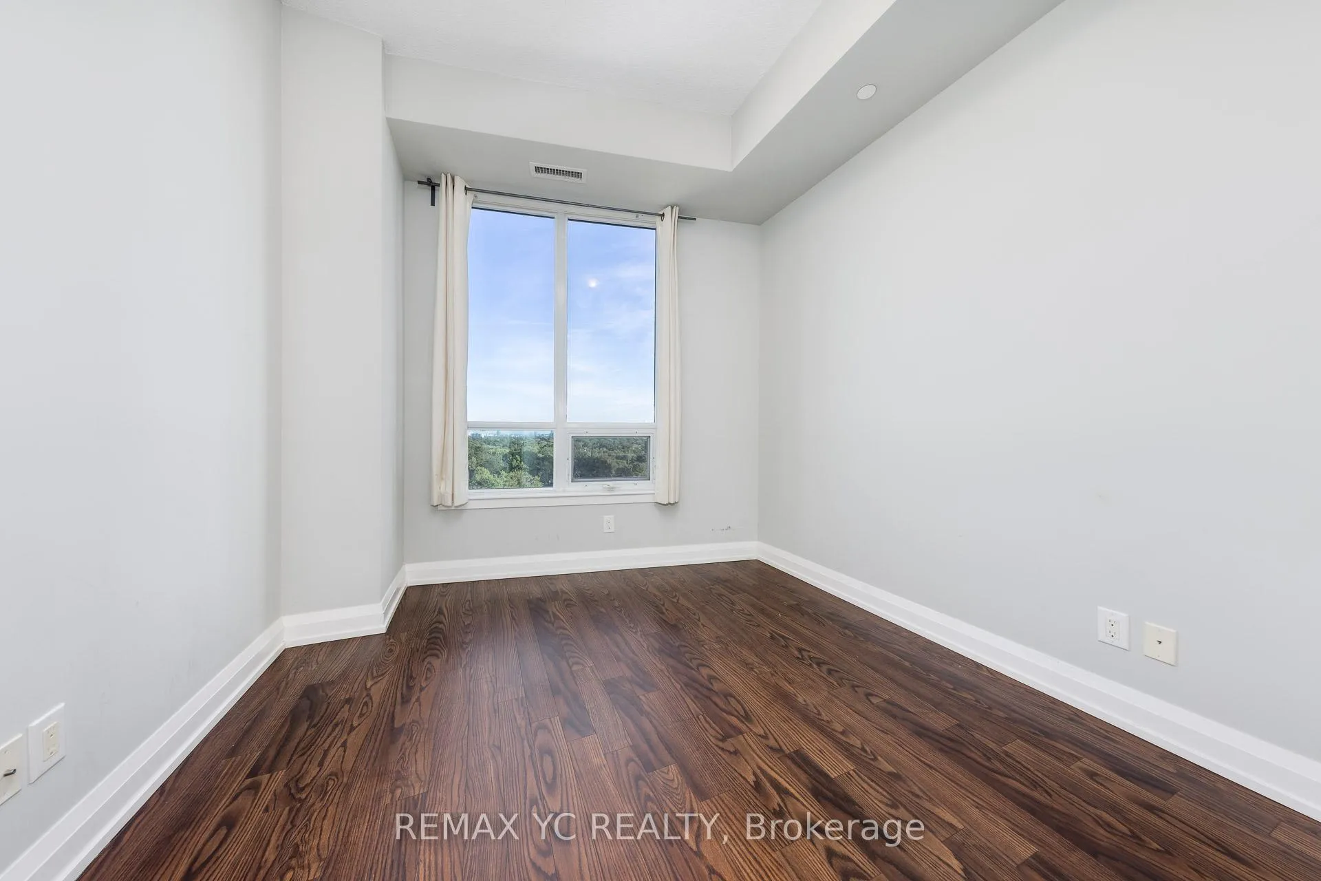 Photo 6 of Unit 927, 7161 Yonge Street, Markham, Grandview — HOMEH