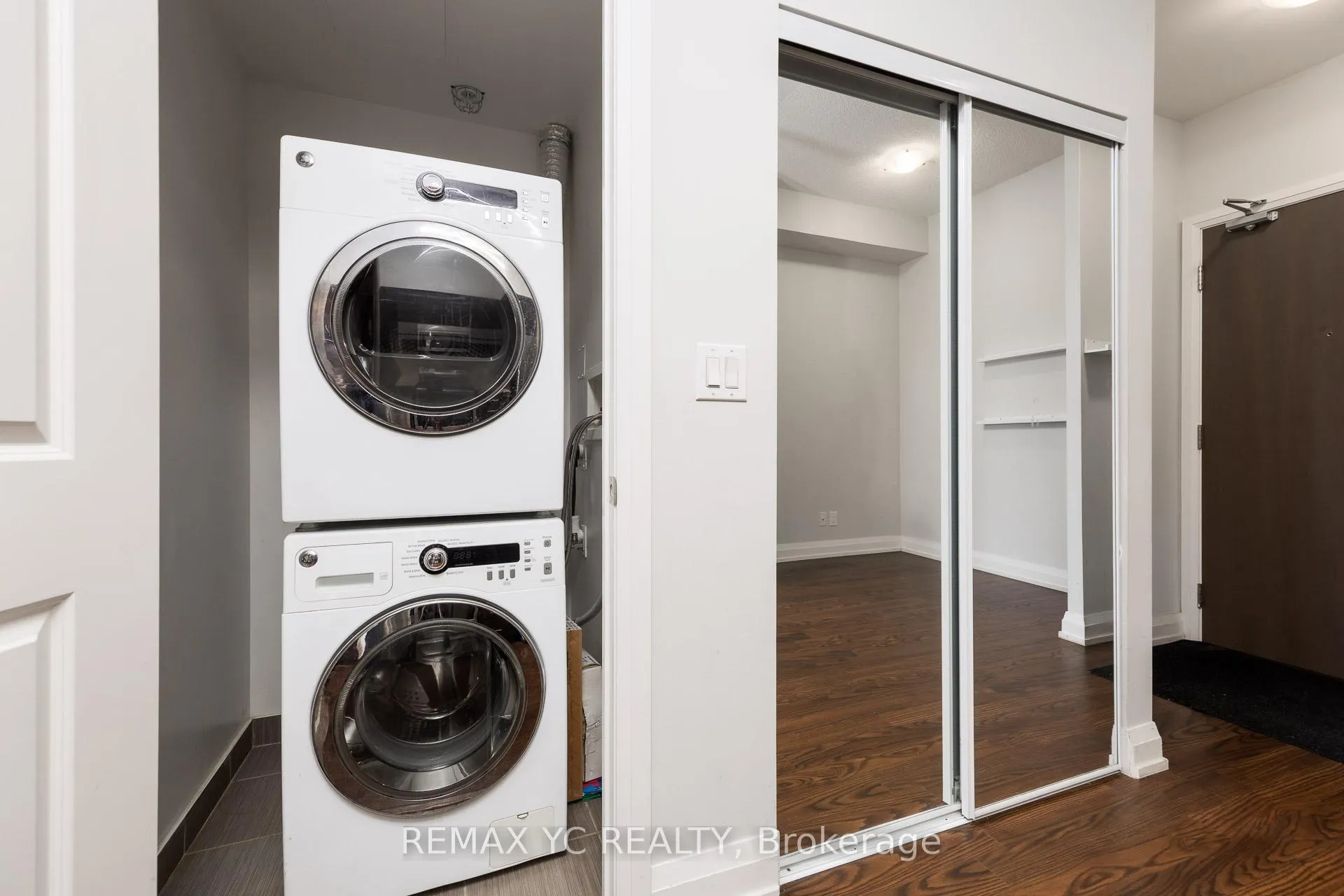 Photo 11 of Unit 927, 7161 Yonge Street, Markham, Grandview — HOMEH