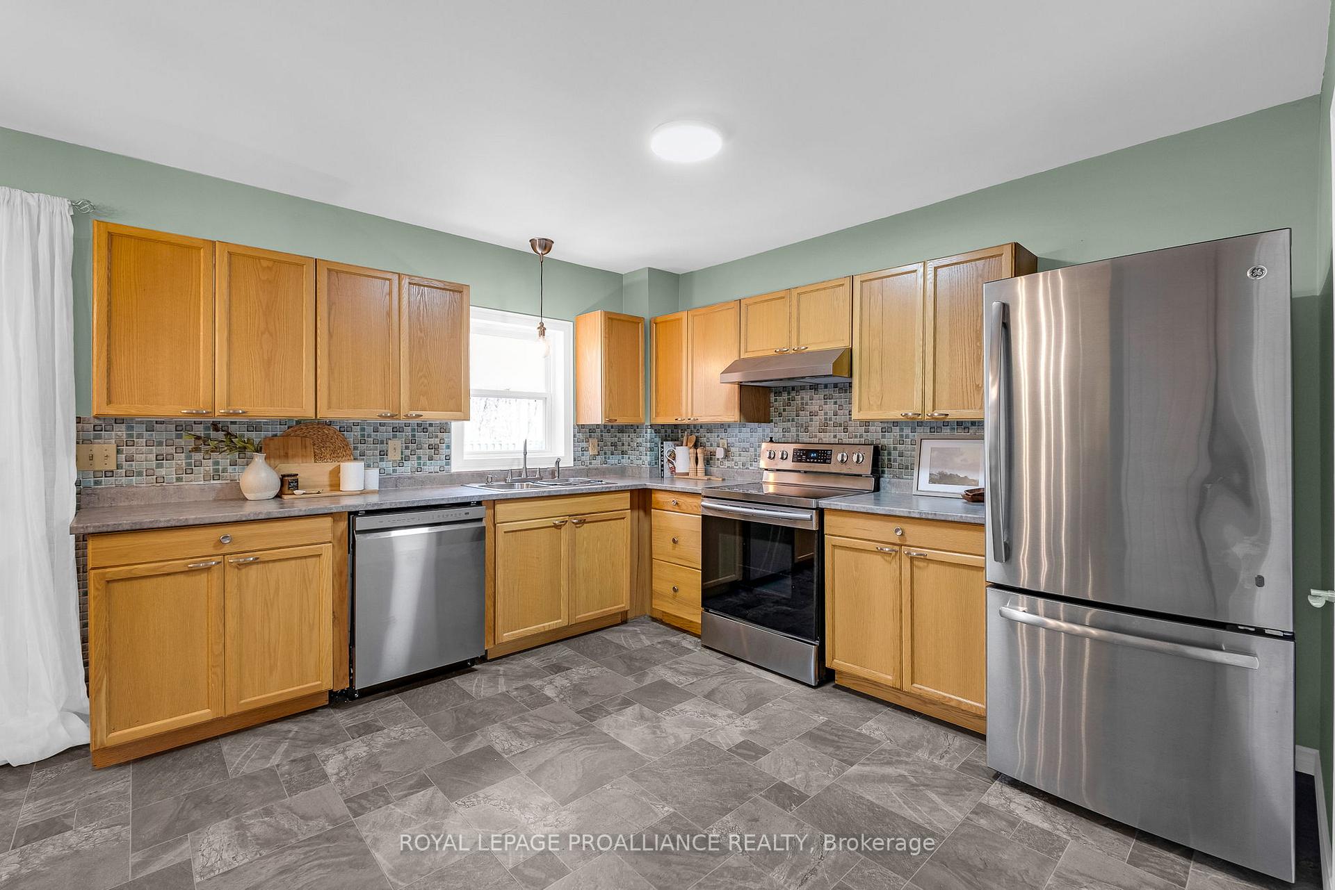 Photo 11 of 376 Alexandria Drive, Cobourg — HOMEH