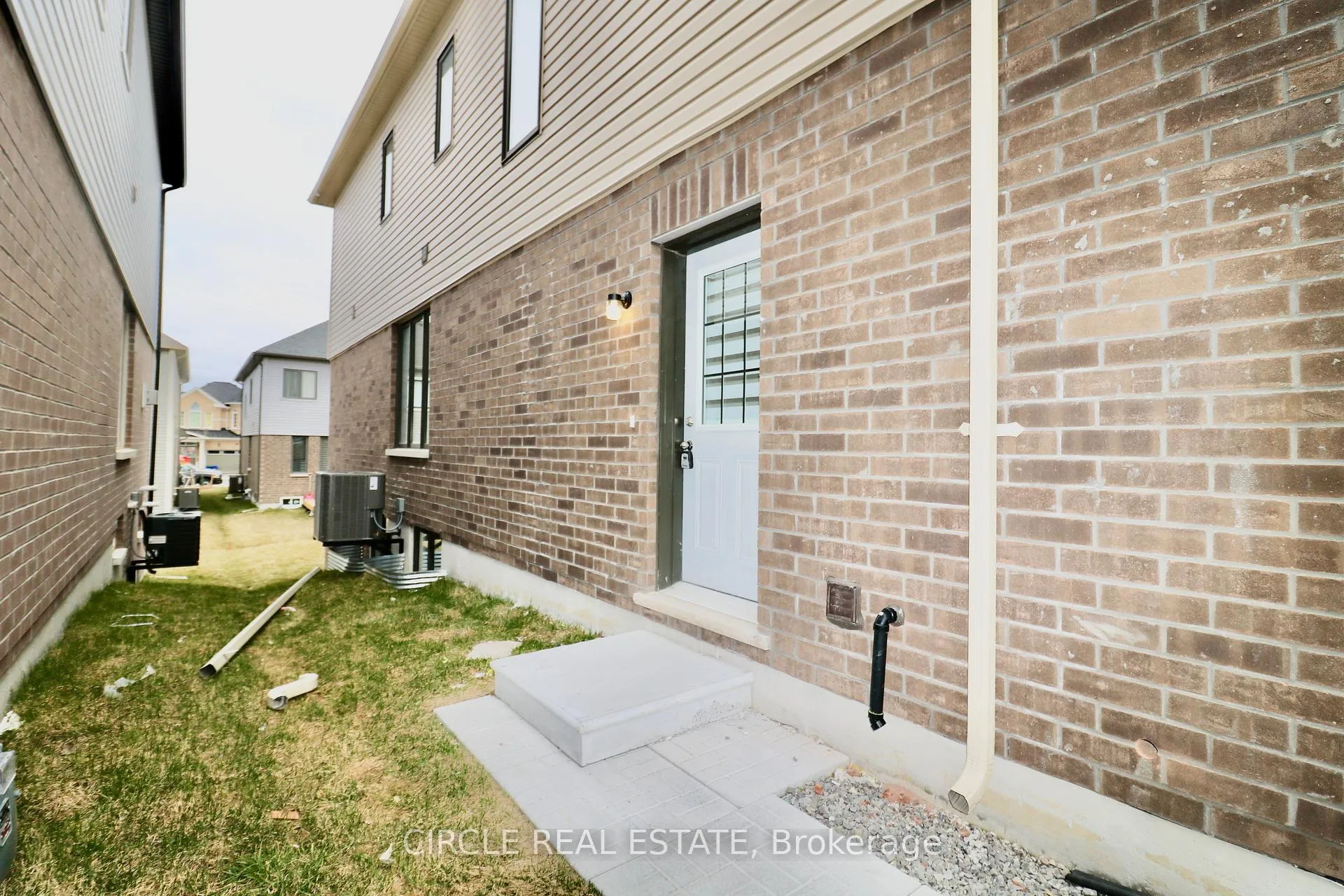 Photo 3 of Unit LOWER, 40 Valleybrook Road, Barrie, Innis-Shore — HOMEH