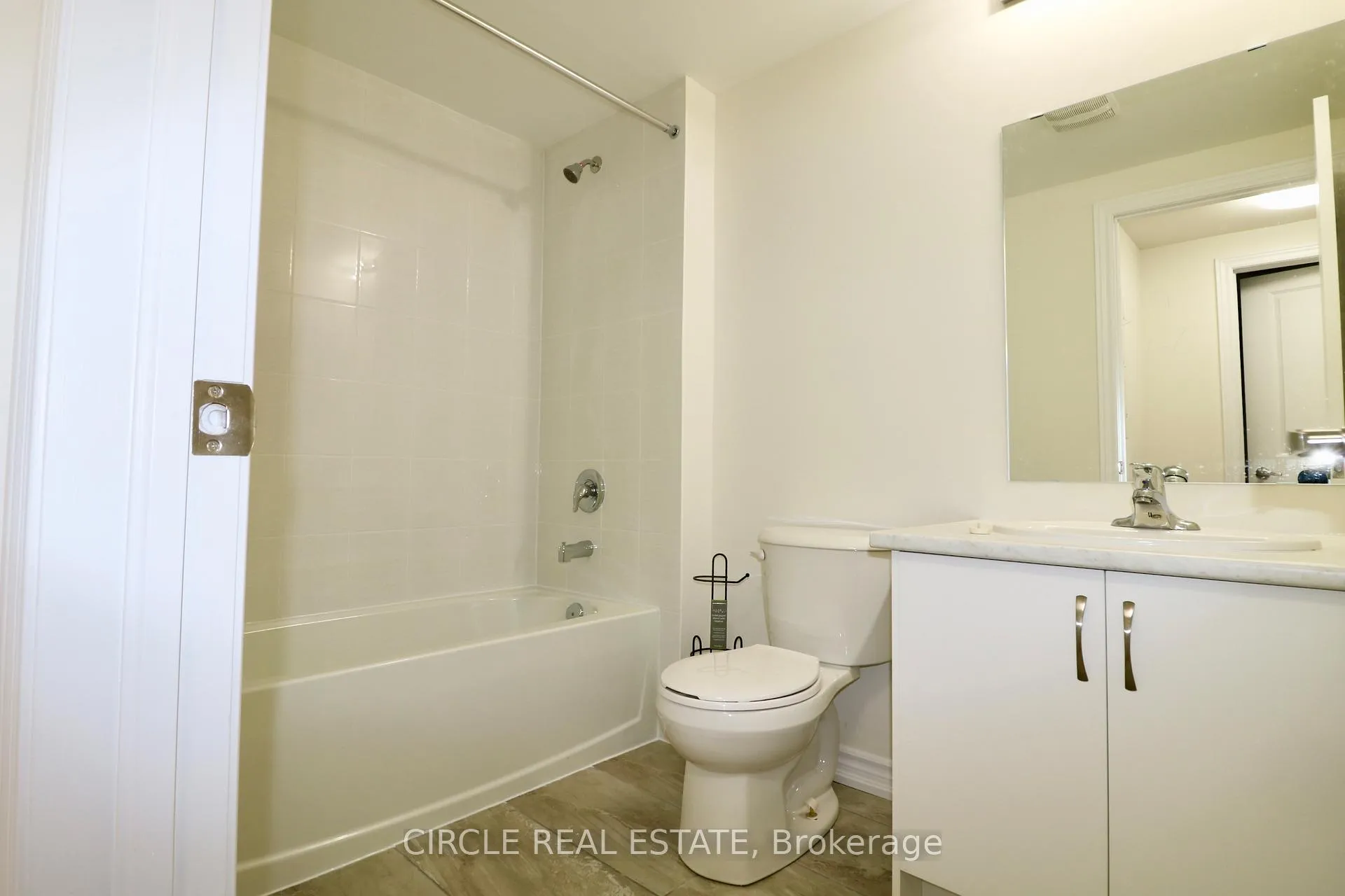 Photo 11 of Unit LOWER, 40 Valleybrook Road, Barrie, Innis-Shore — HOMEH
