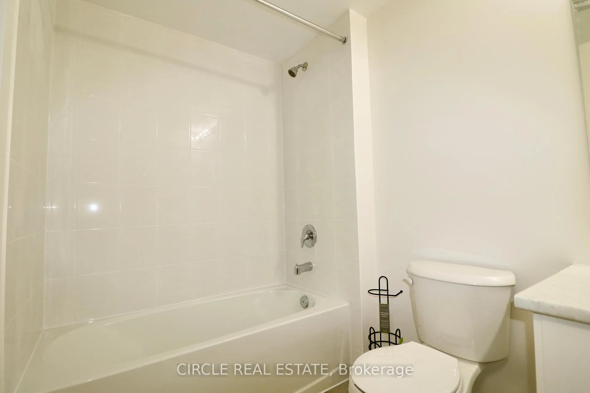 Photo 12 of Unit LOWER, 40 Valleybrook Road, Barrie, Innis-Shore — HOMEH