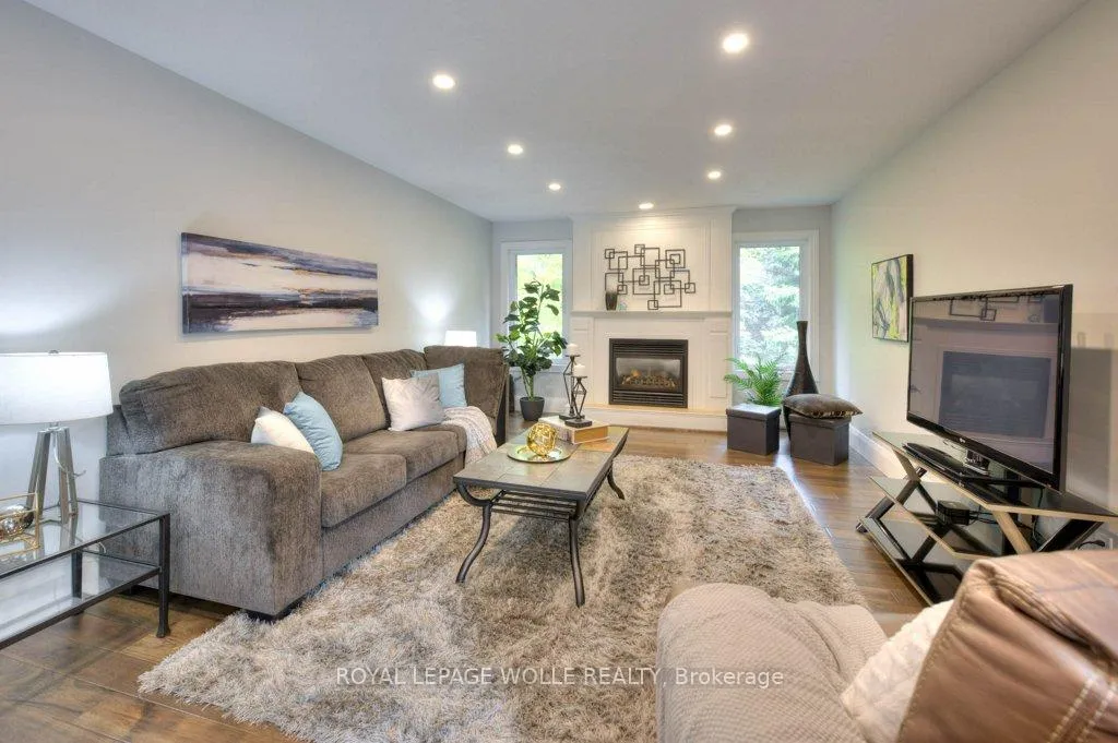 Photo 5 of 318 Roxton Drive, Waterloo, Upper Beechwood — HOMEH