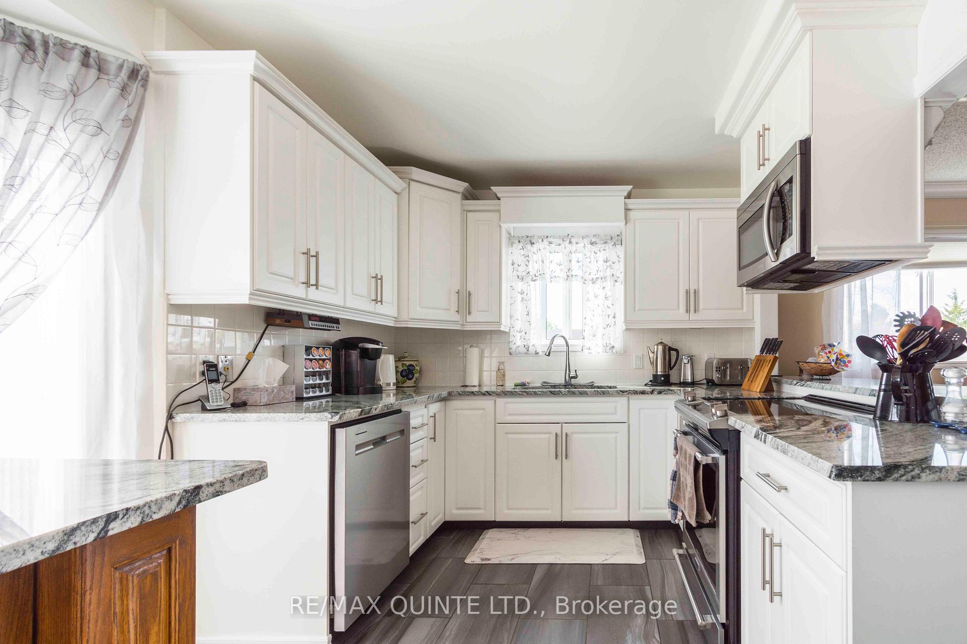 Photo 21 of 273 Farnham Road, Belleville, Thurlow Ward — HOMEH