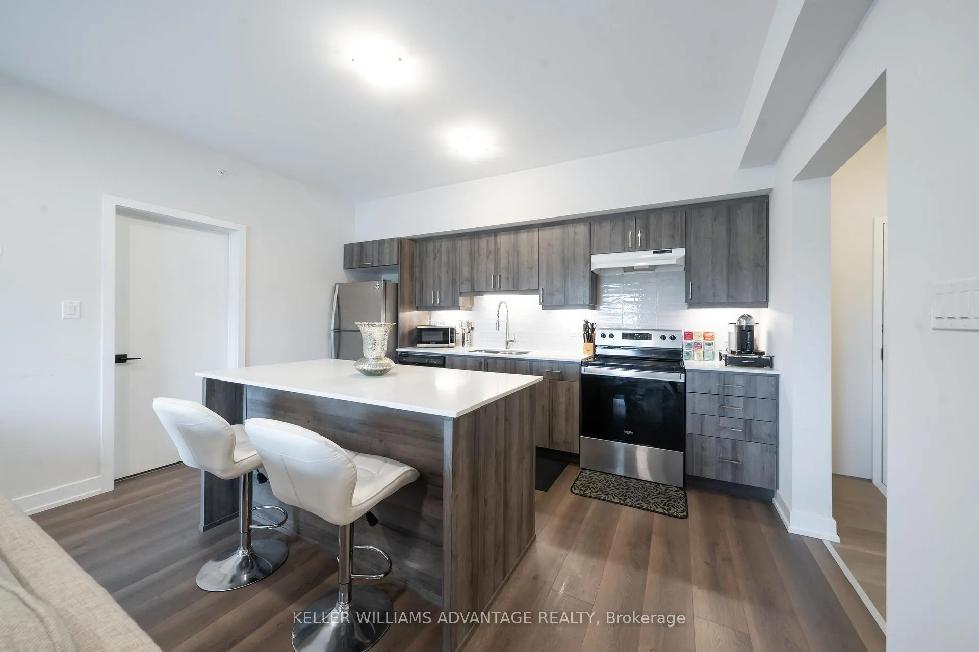Photo 10 of Unit 104, 4 Spice Way, Barrie, Innis-Shore — HOMEH