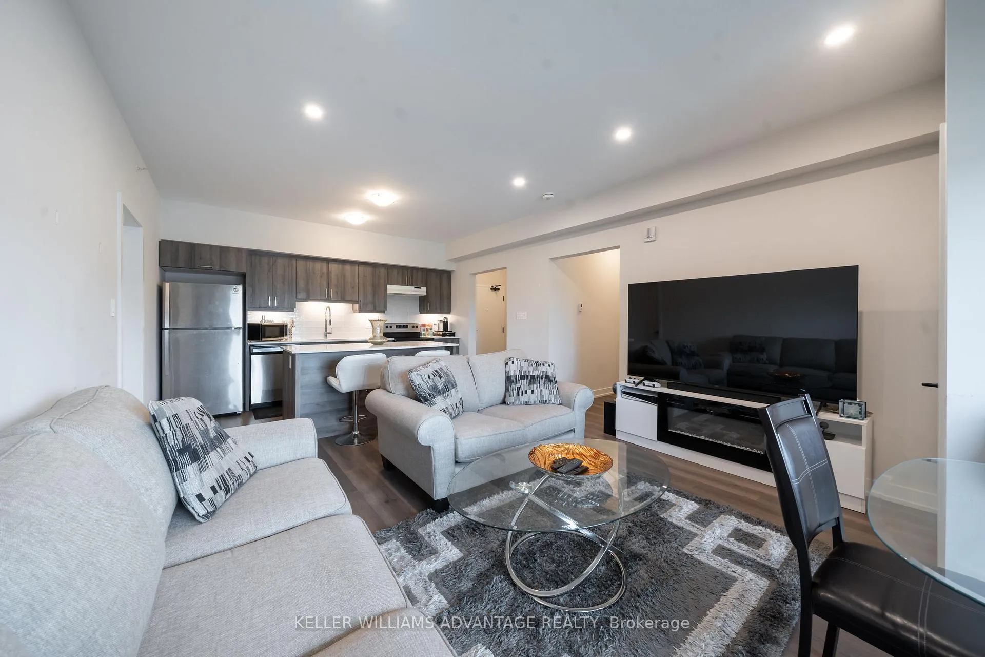 Photo 13 of Unit 104, 4 Spice Way, Barrie, Innis-Shore — HOMEH