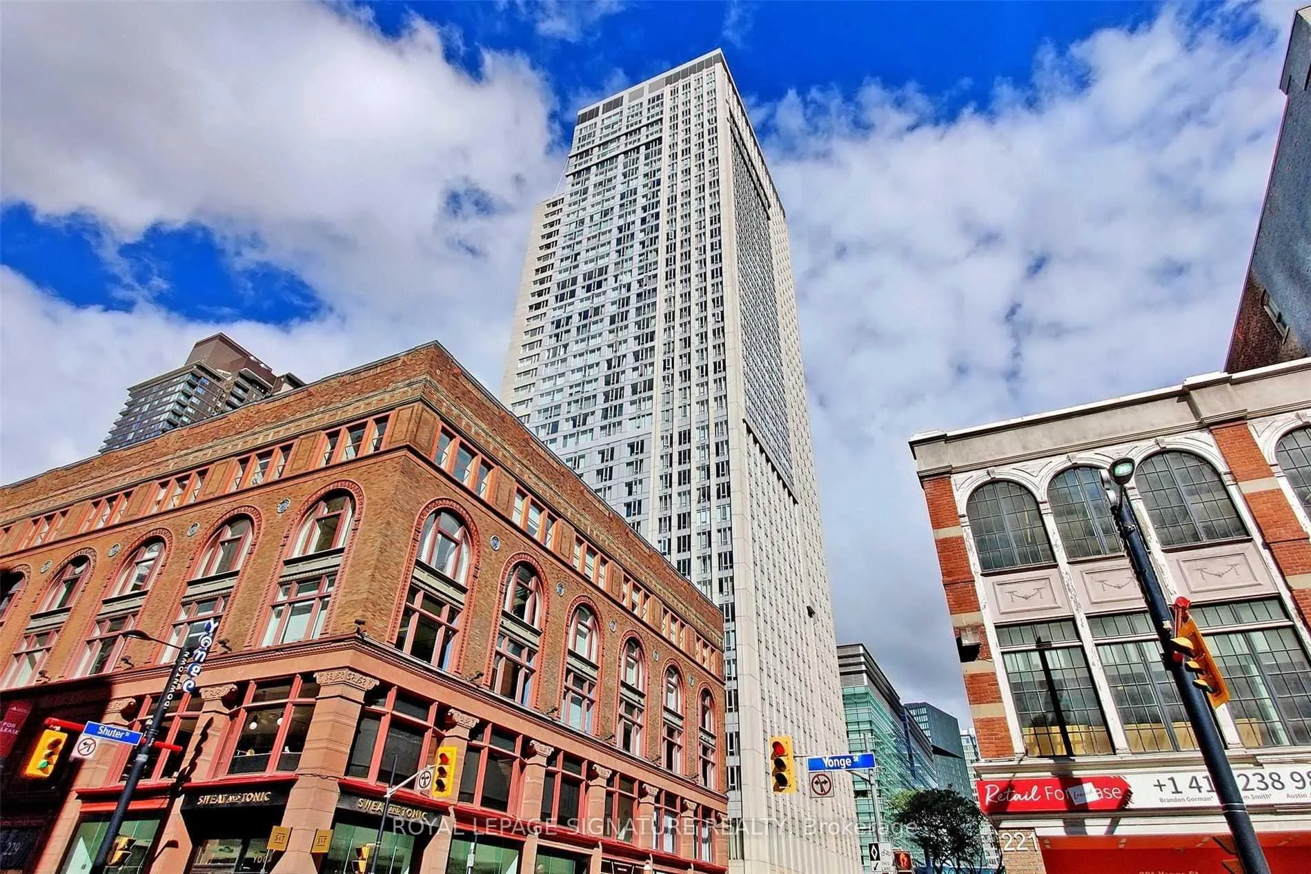 Front of Unit 2112, 210 Victoria Street