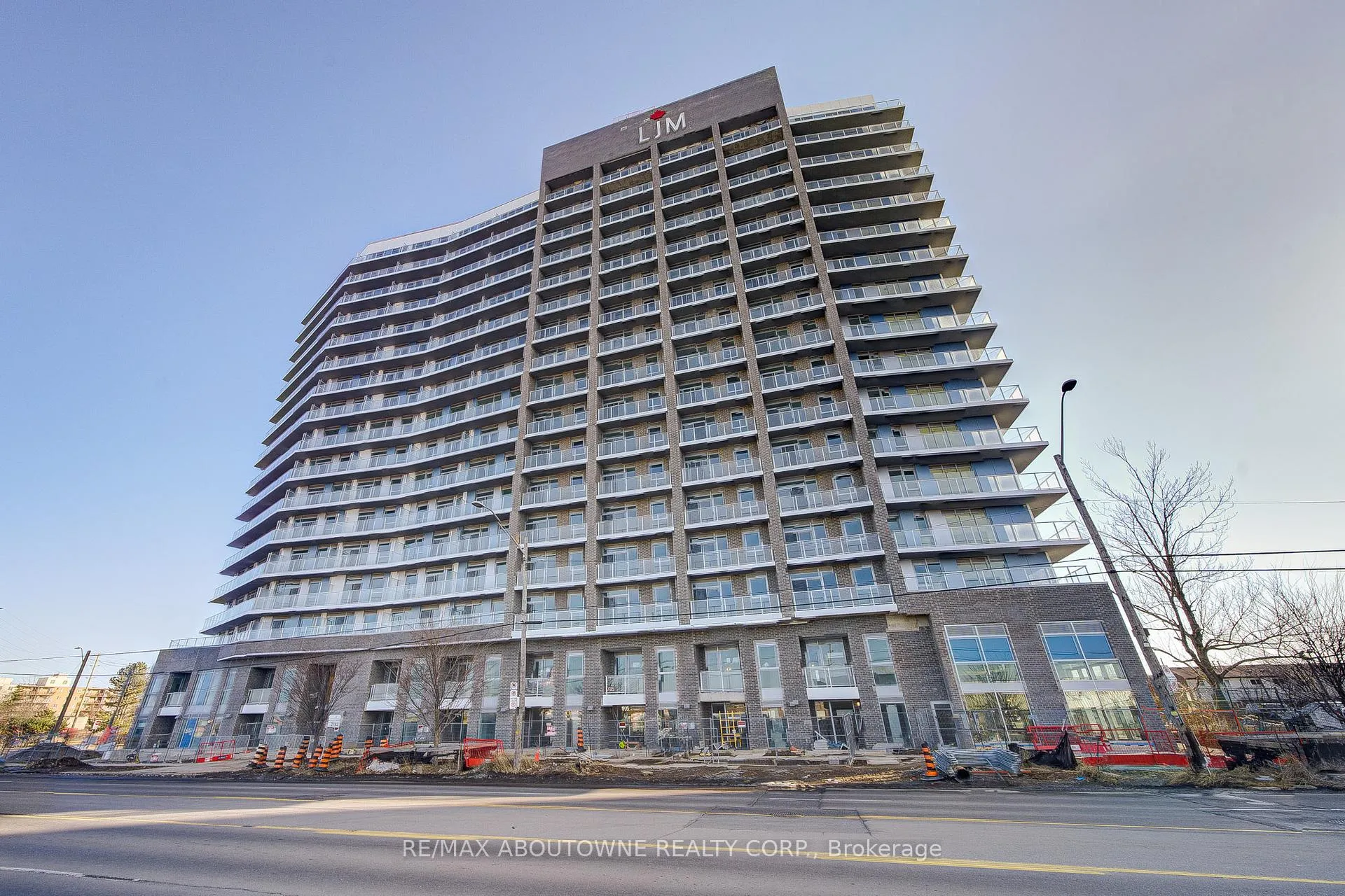 Photo 3 of Unit 306, 2782 Barton Street E, Hamilton, Riverdale — HOMEH