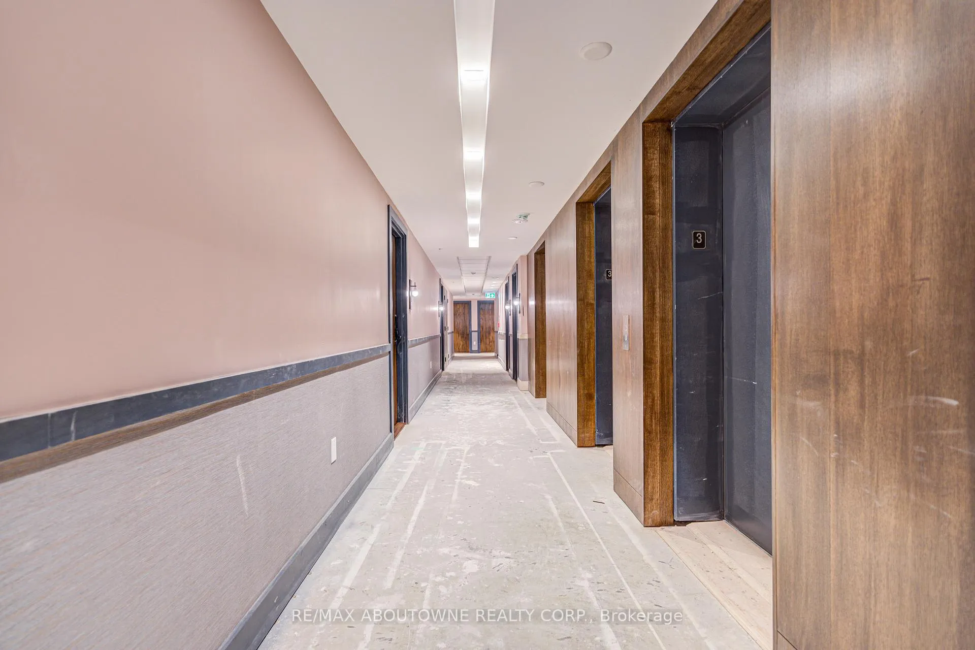 Photo 7 of Unit 306, 2782 Barton Street E, Hamilton, Riverdale — HOMEH