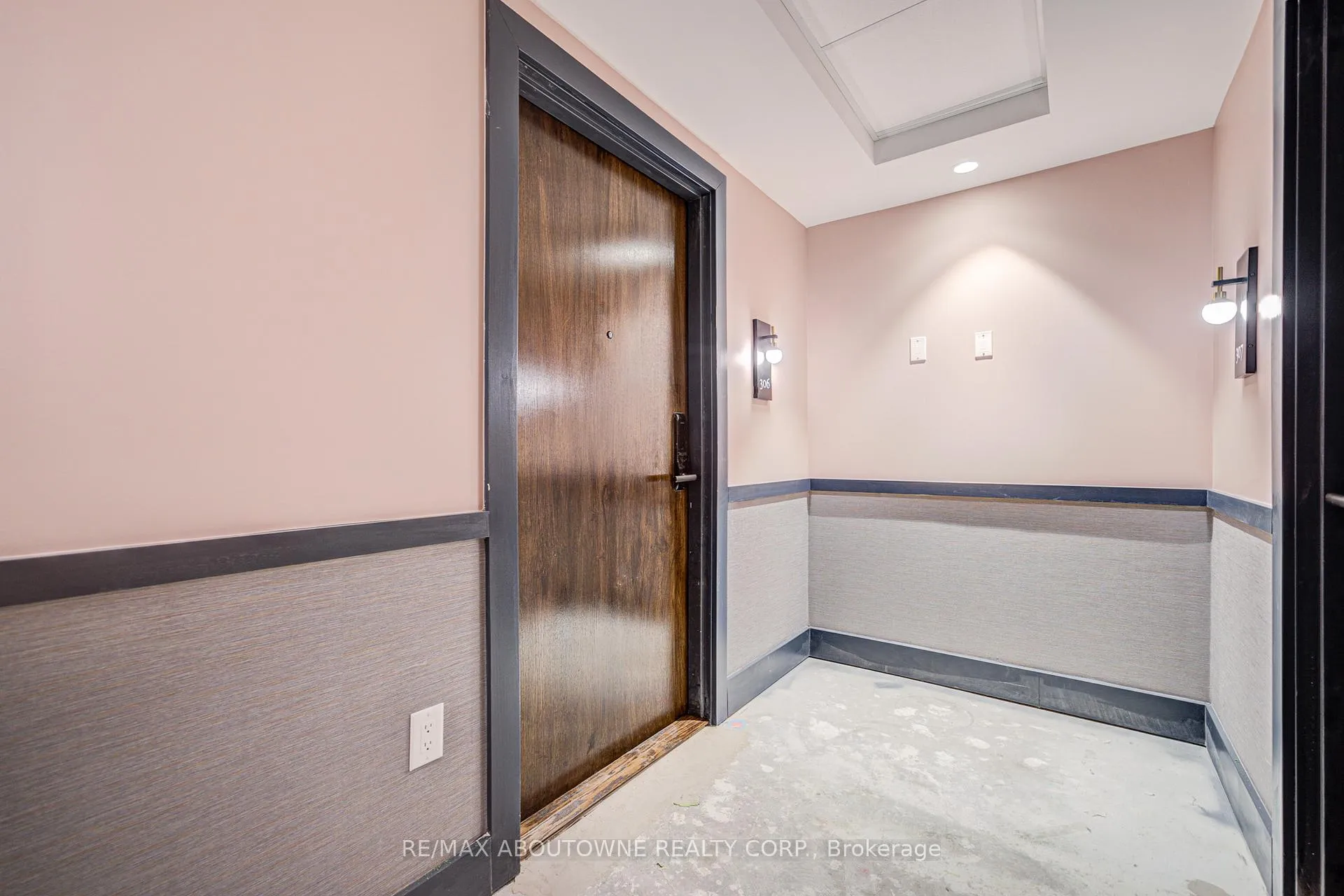 Photo 8 of Unit 306, 2782 Barton Street E, Hamilton, Riverdale — HOMEH
