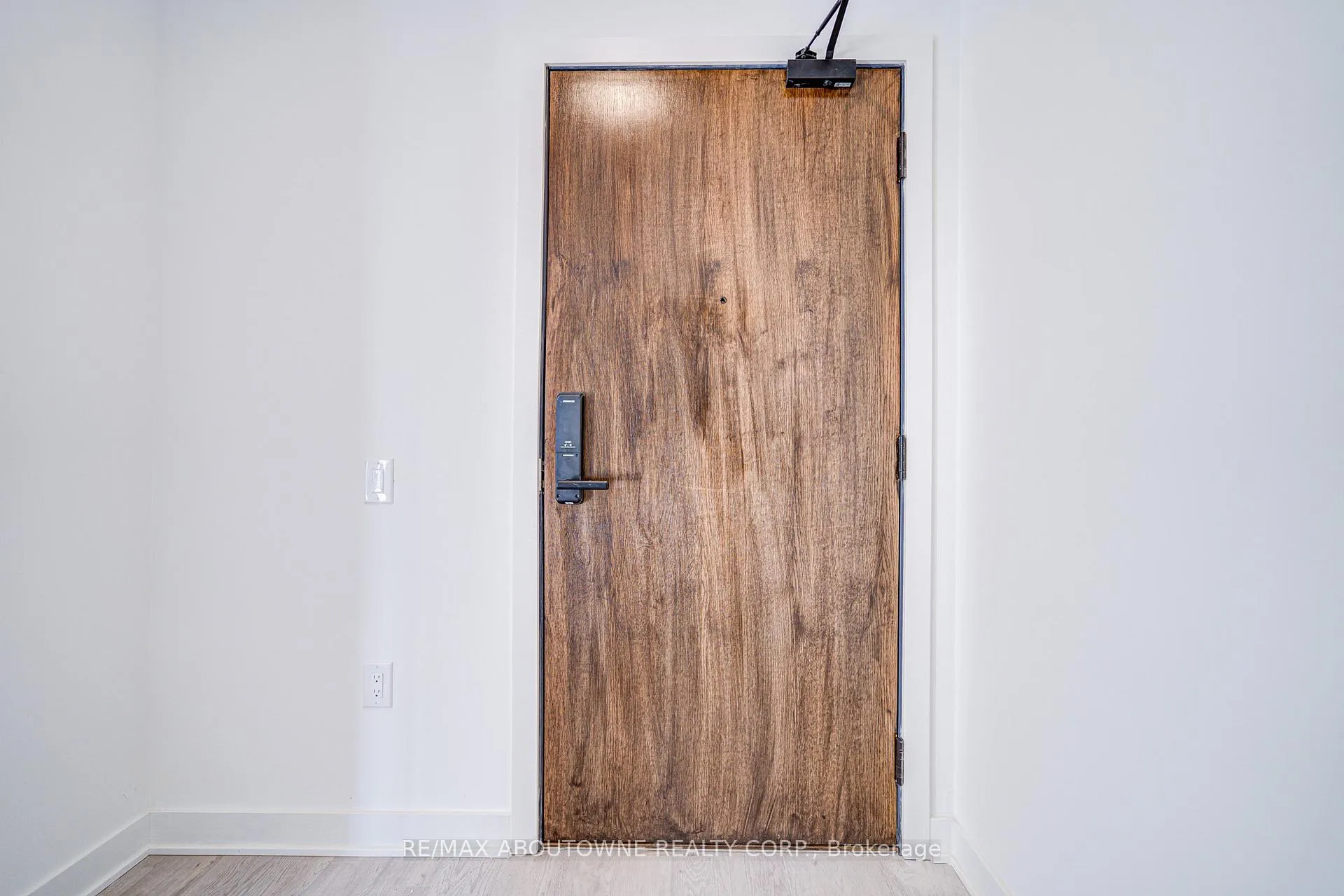 Photo 12 of Unit 306, 2782 Barton Street E, Hamilton, Riverdale — HOMEH