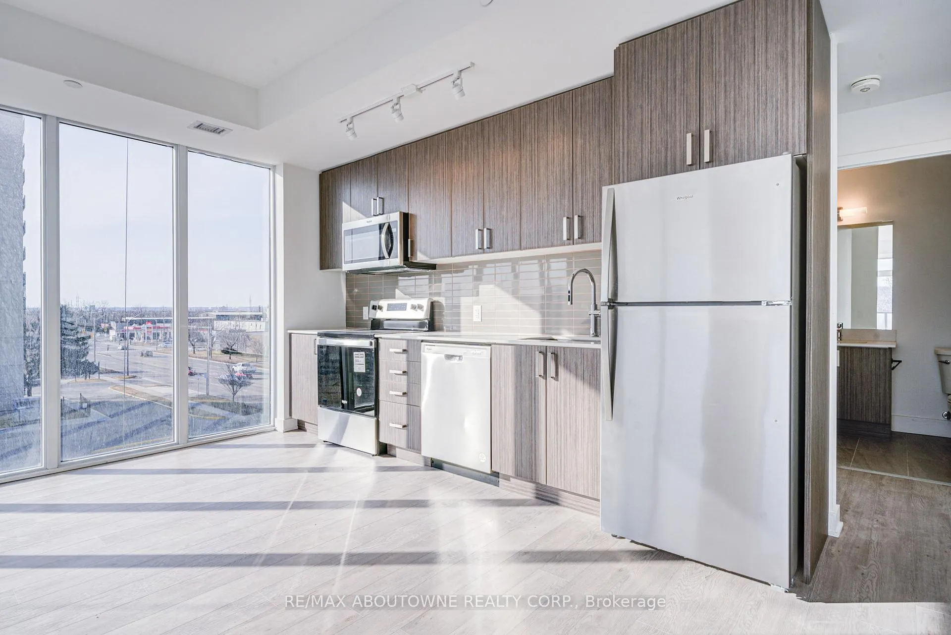 Photo 17 of Unit 306, 2782 Barton Street E, Hamilton, Riverdale — HOMEH