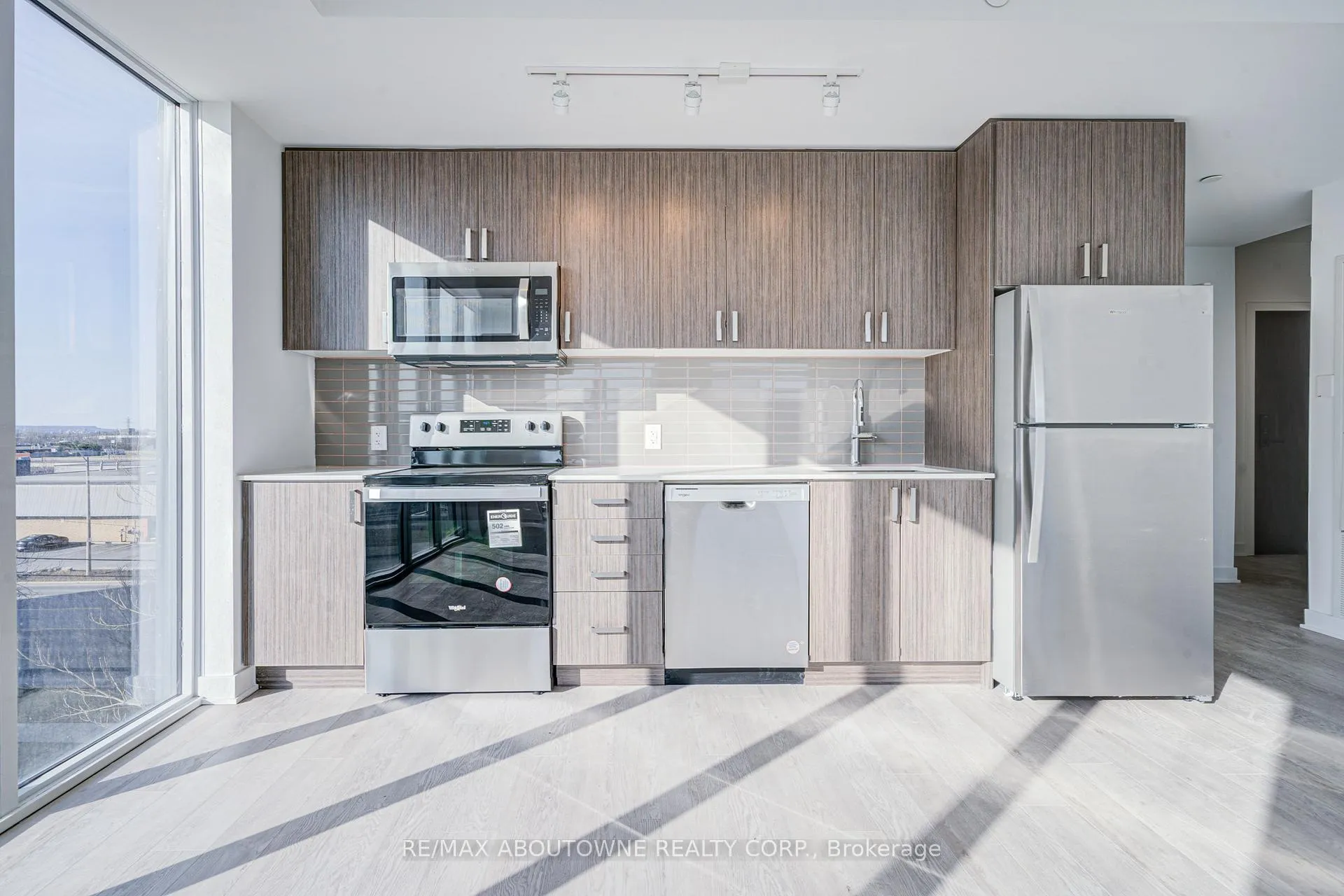 Photo 18 of Unit 306, 2782 Barton Street E, Hamilton, Riverdale — HOMEH