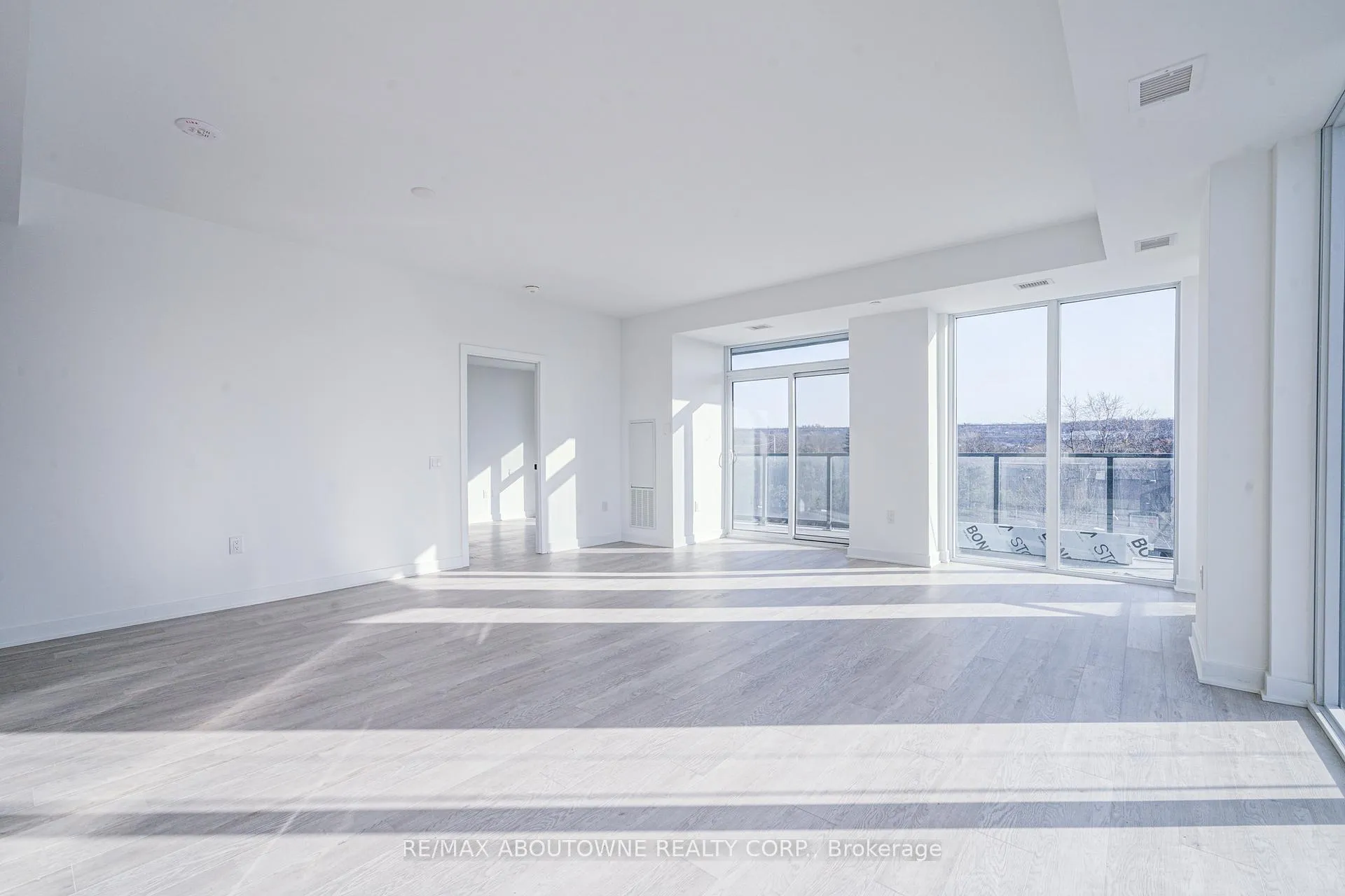 Photo 21 of Unit 306, 2782 Barton Street E, Hamilton, Riverdale — HOMEH