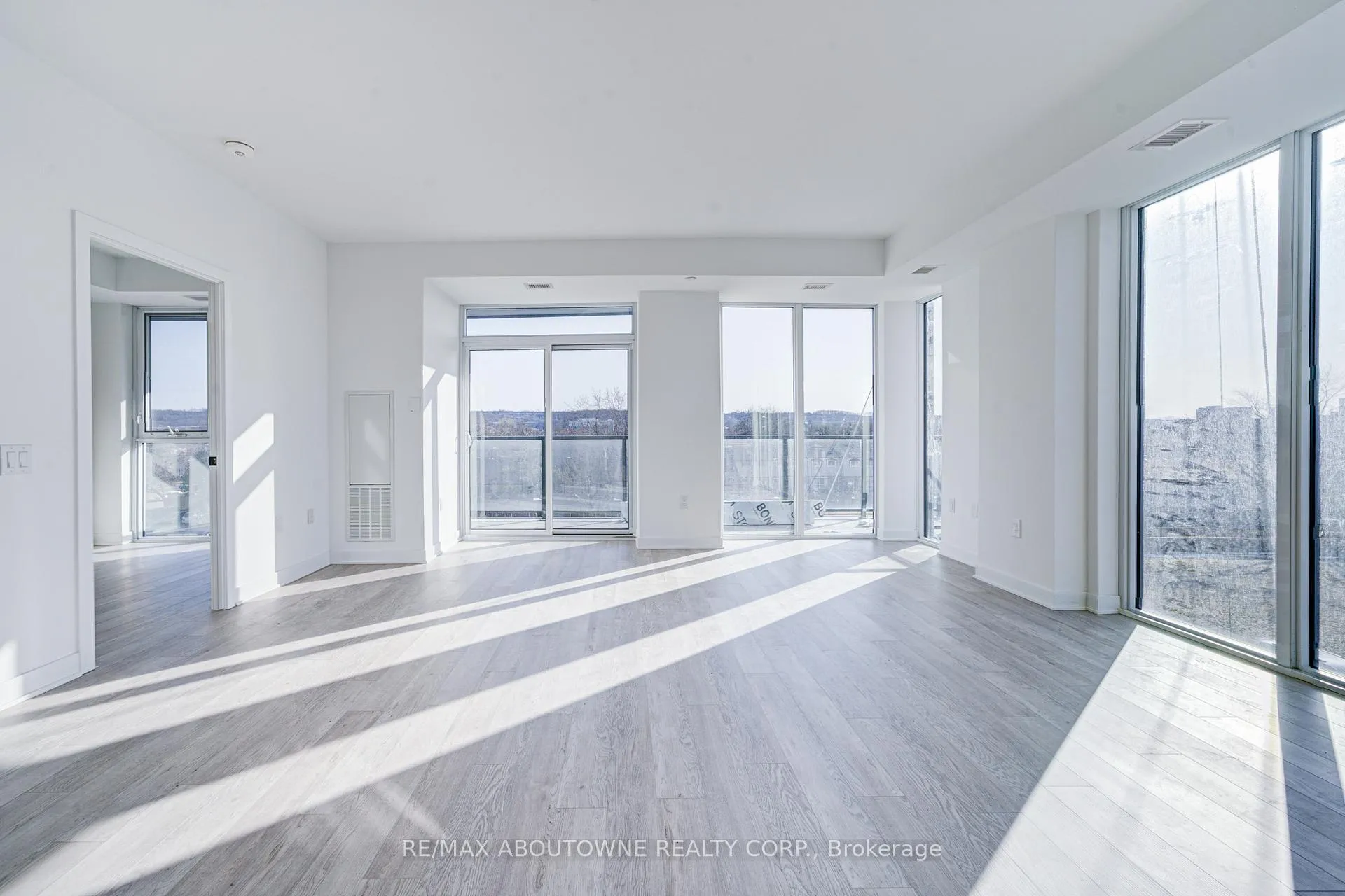 Photo 22 of Unit 306, 2782 Barton Street E, Hamilton, Riverdale — HOMEH