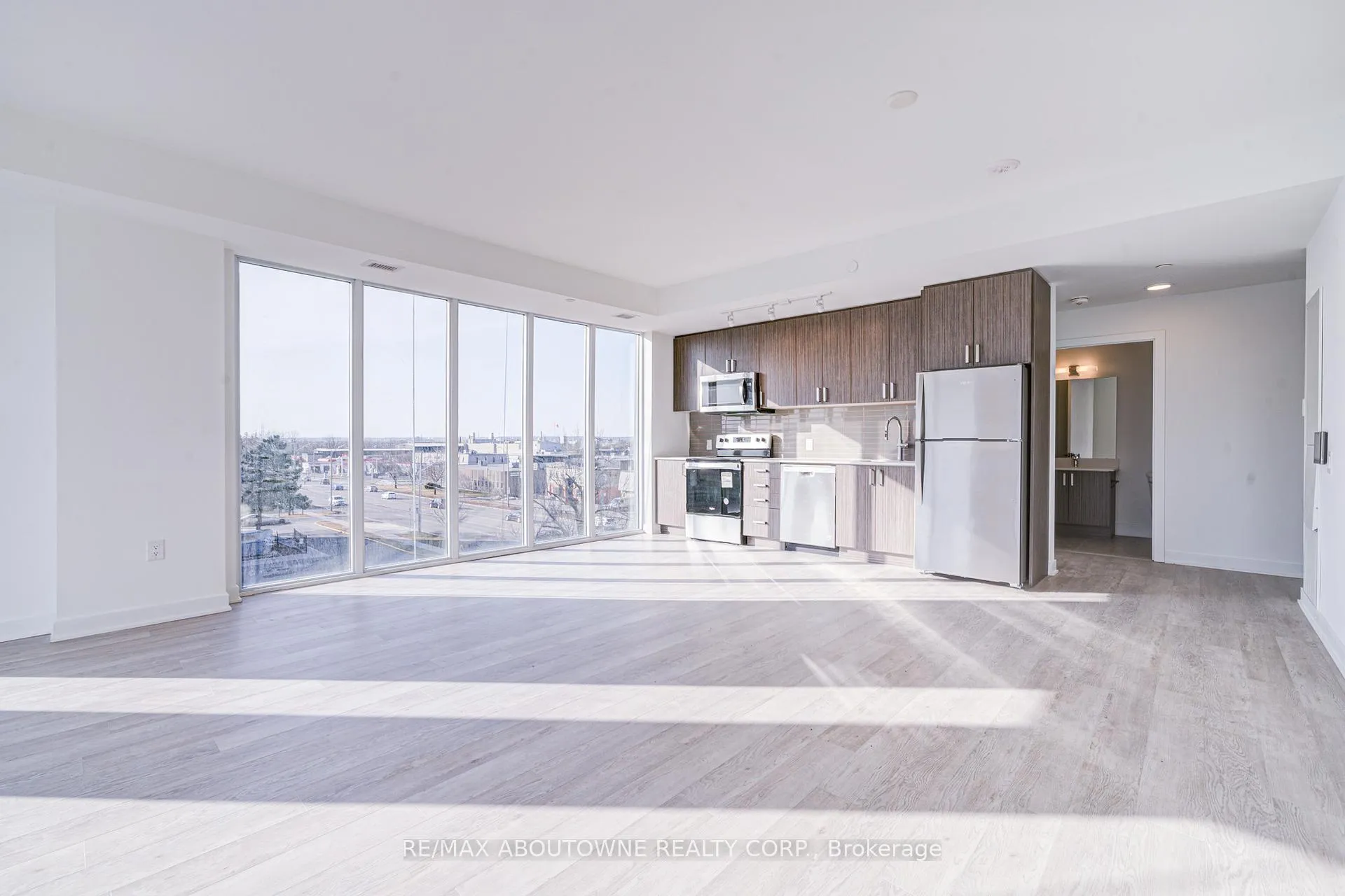Photo 23 of Unit 306, 2782 Barton Street E, Hamilton, Riverdale — HOMEH