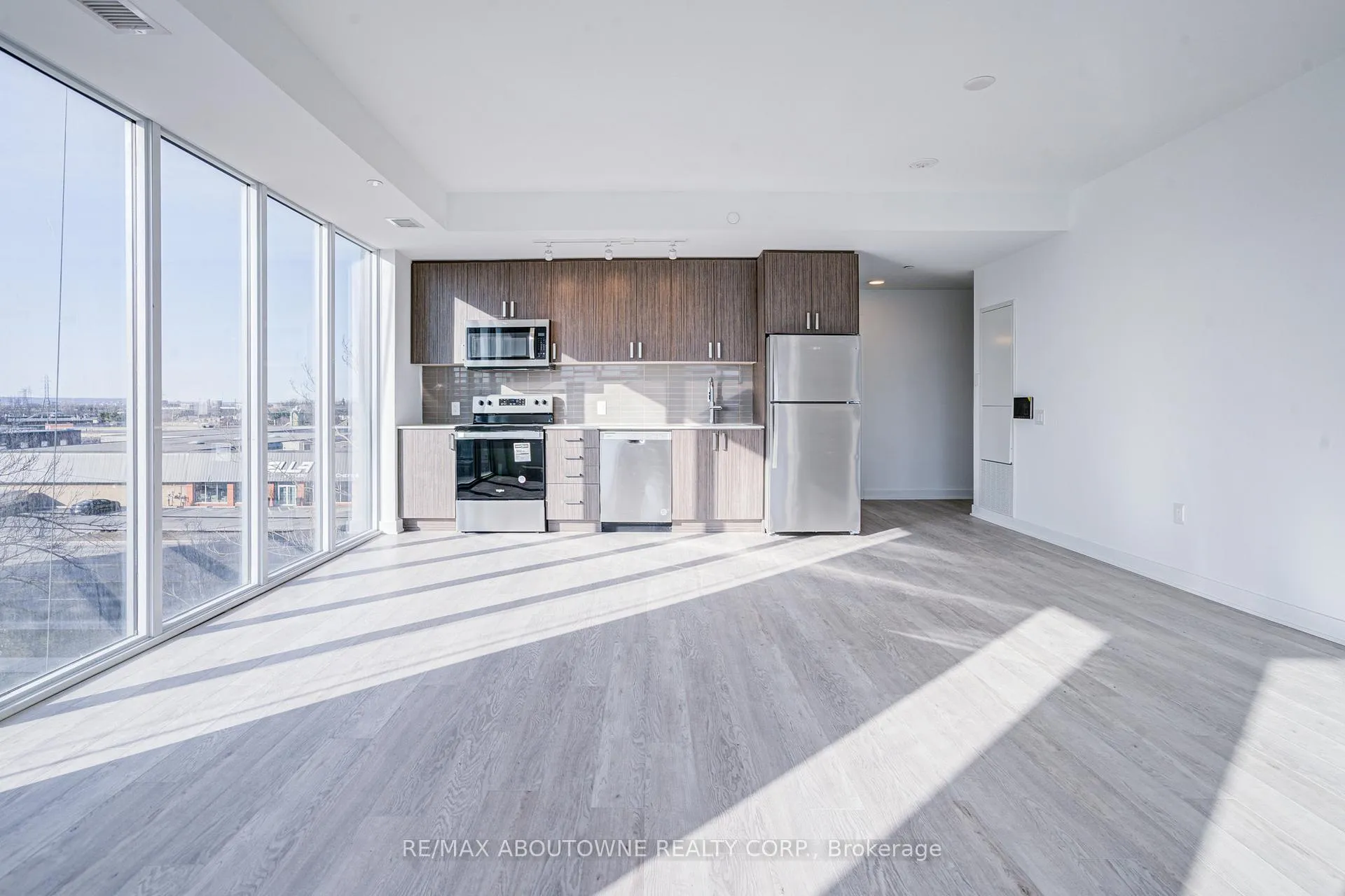 Photo 24 of Unit 306, 2782 Barton Street E, Hamilton, Riverdale — HOMEH