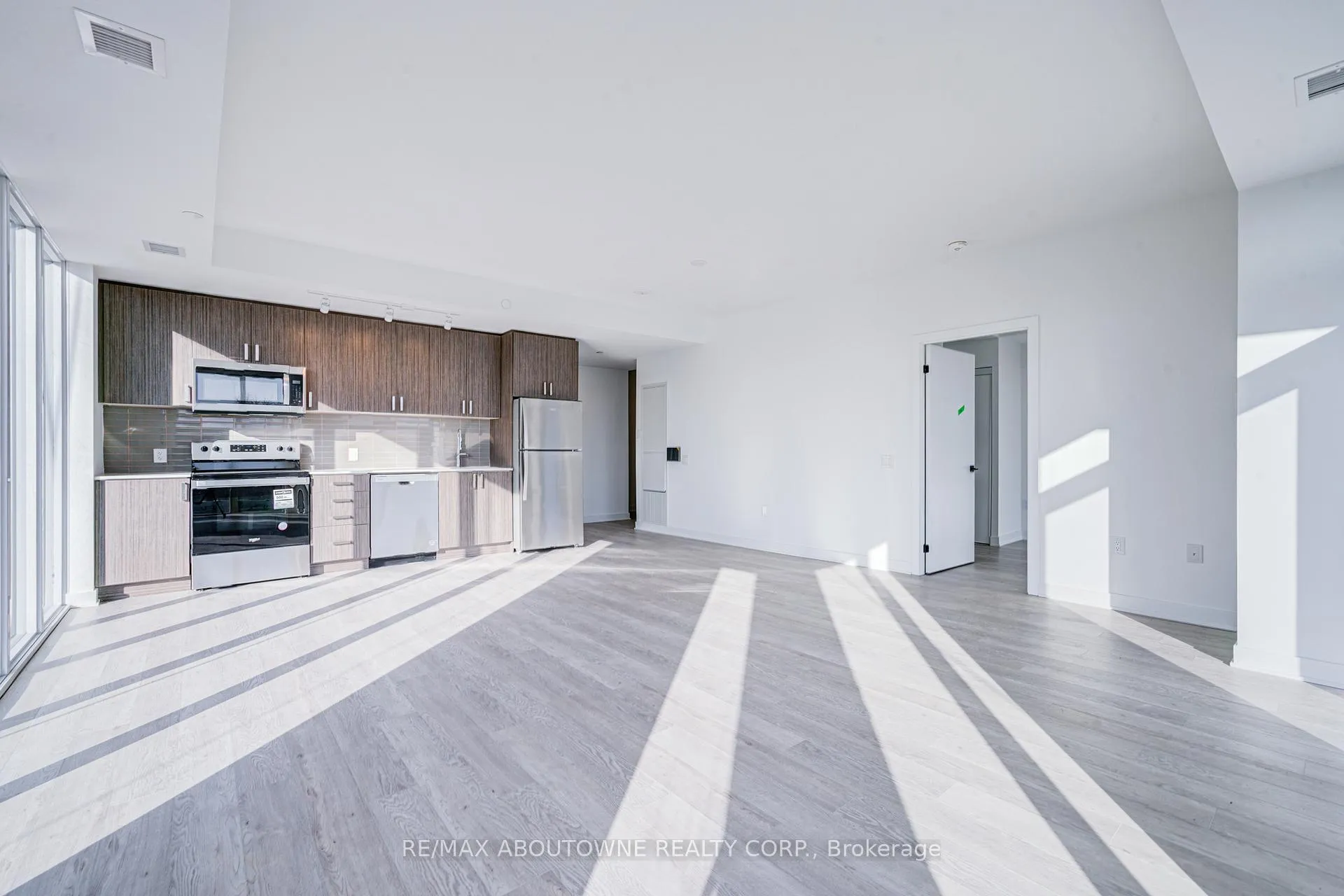 Photo 25 of Unit 306, 2782 Barton Street E, Hamilton, Riverdale — HOMEH