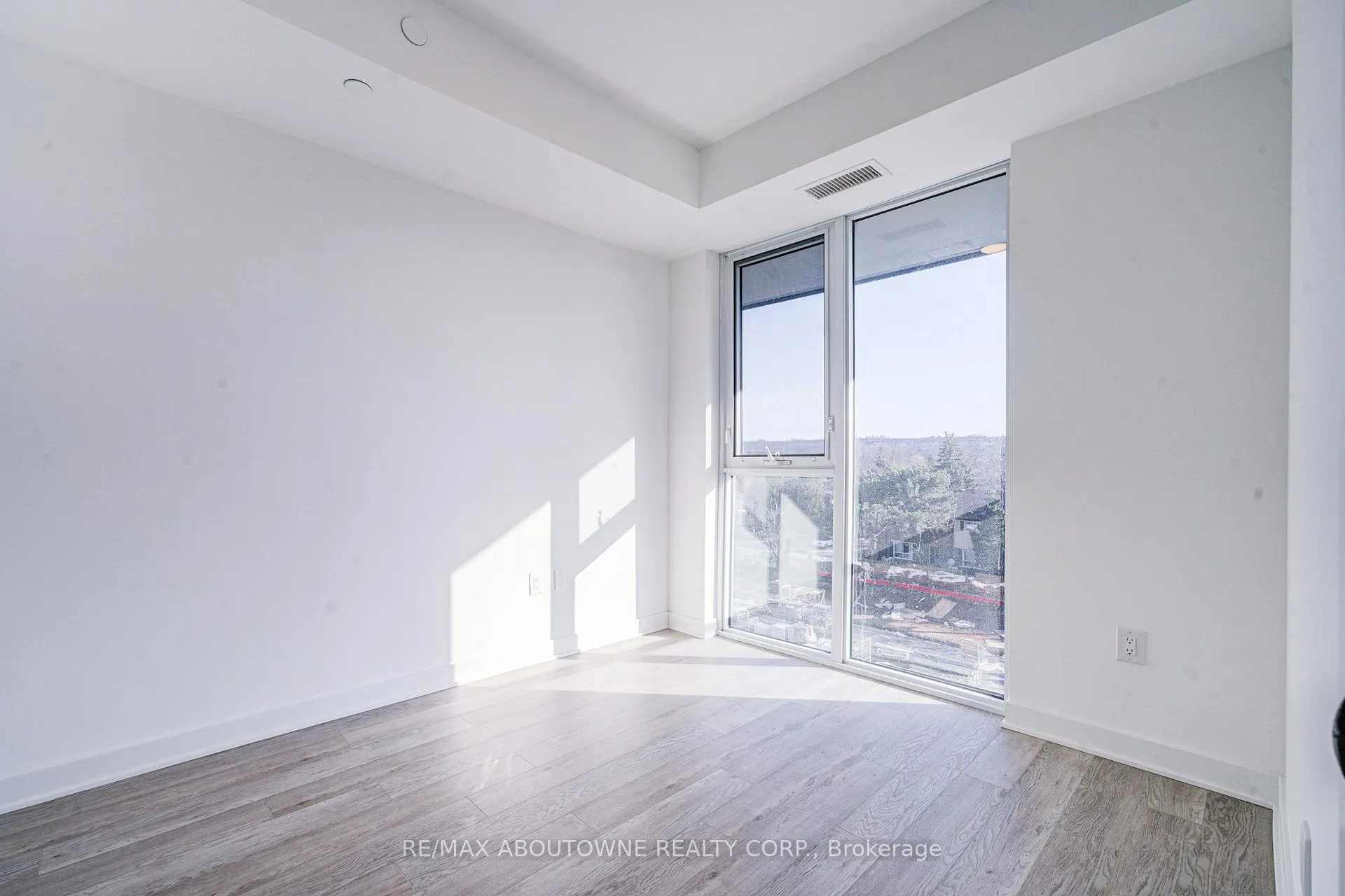 Photo 26 of Unit 306, 2782 Barton Street E, Hamilton, Riverdale — HOMEH