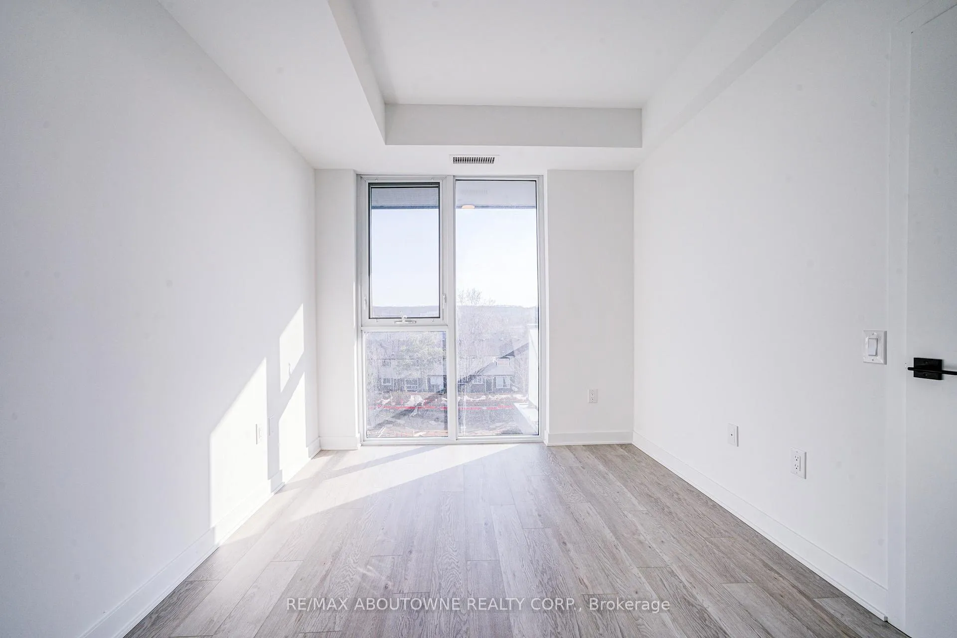 Photo 27 of Unit 306, 2782 Barton Street E, Hamilton, Riverdale — HOMEH