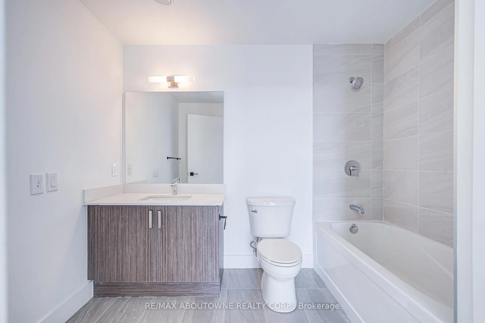 Photo 31 of Unit 306, 2782 Barton Street E, Hamilton, Riverdale — HOMEH