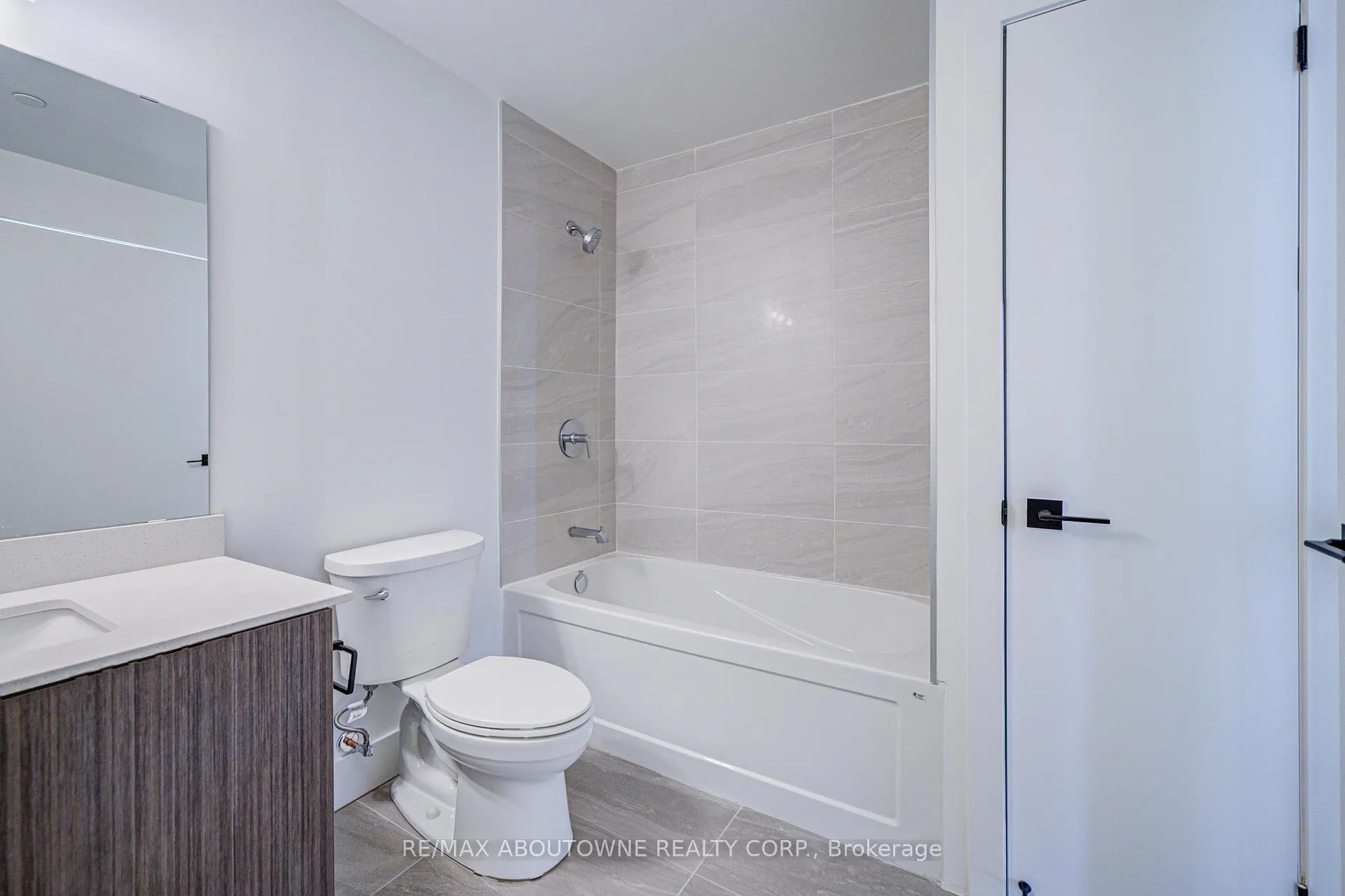 Photo 32 of Unit 306, 2782 Barton Street E, Hamilton, Riverdale — HOMEH