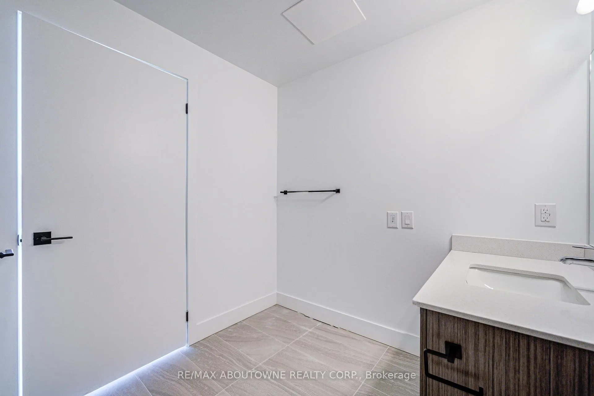 Photo 33 of Unit 306, 2782 Barton Street E, Hamilton, Riverdale — HOMEH