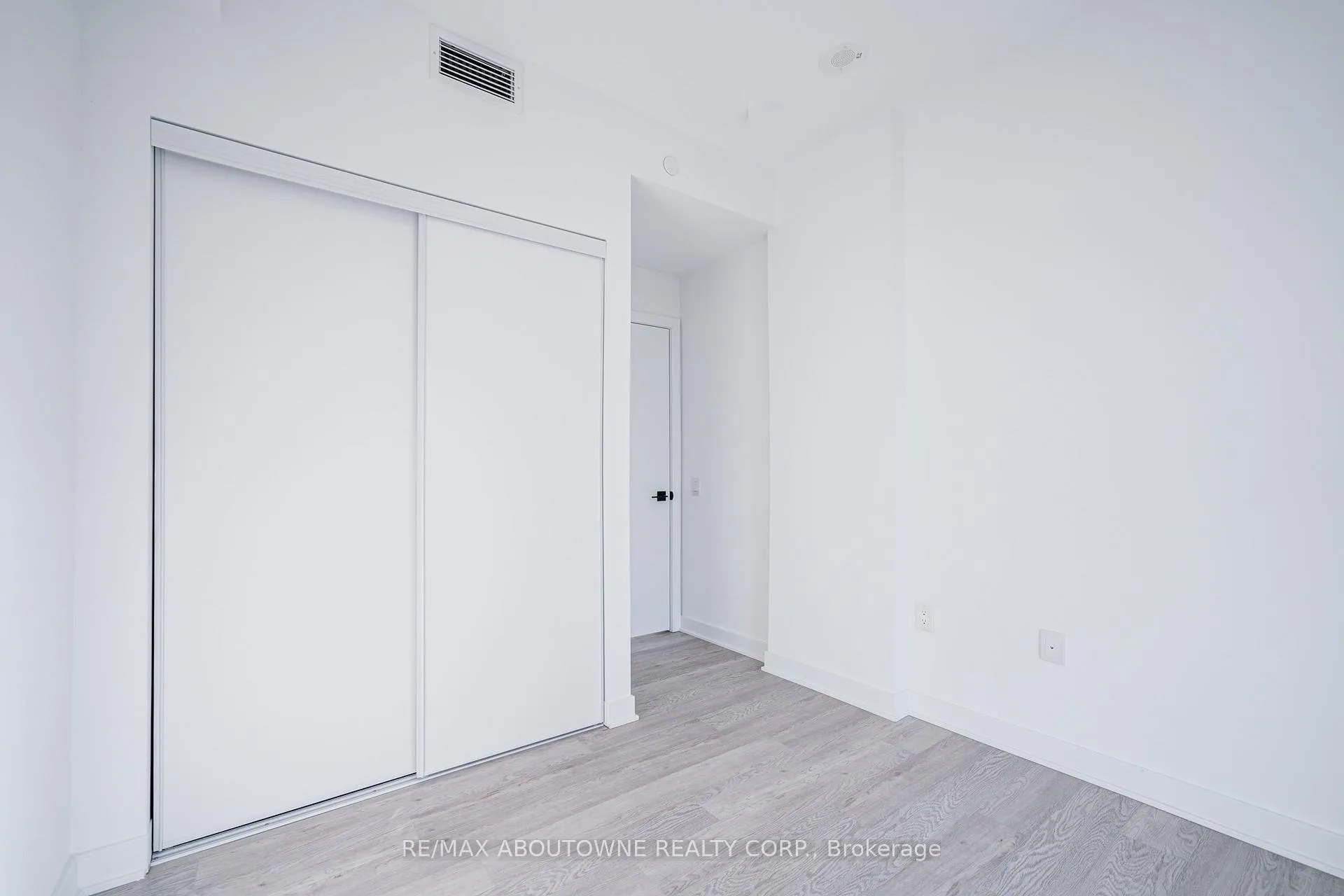 Photo 37 of Unit 306, 2782 Barton Street E, Hamilton, Riverdale — HOMEH