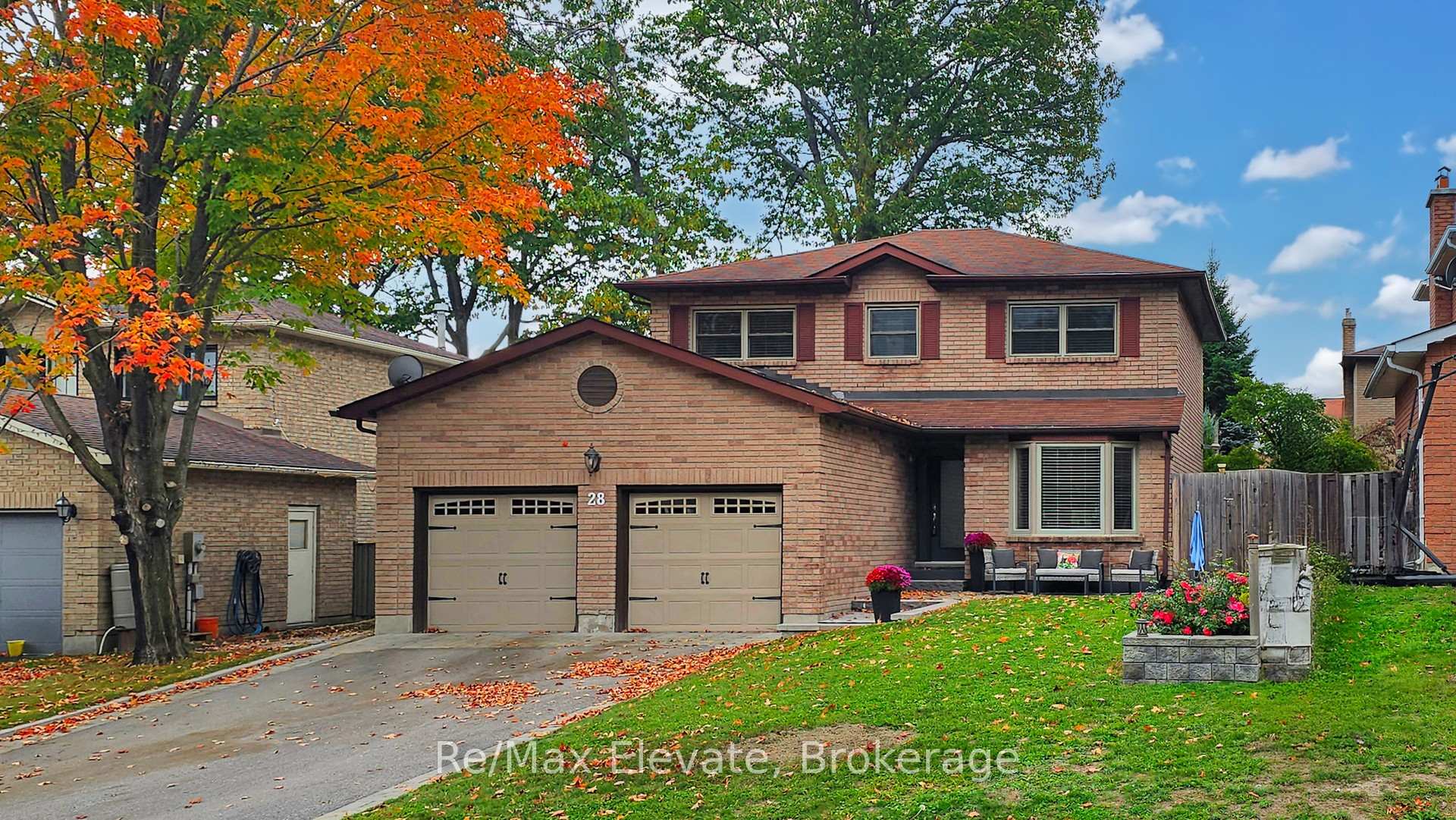 Photo 2 of 28 Kenny Crescent, Barrie, Letitia Heights — HOMEH