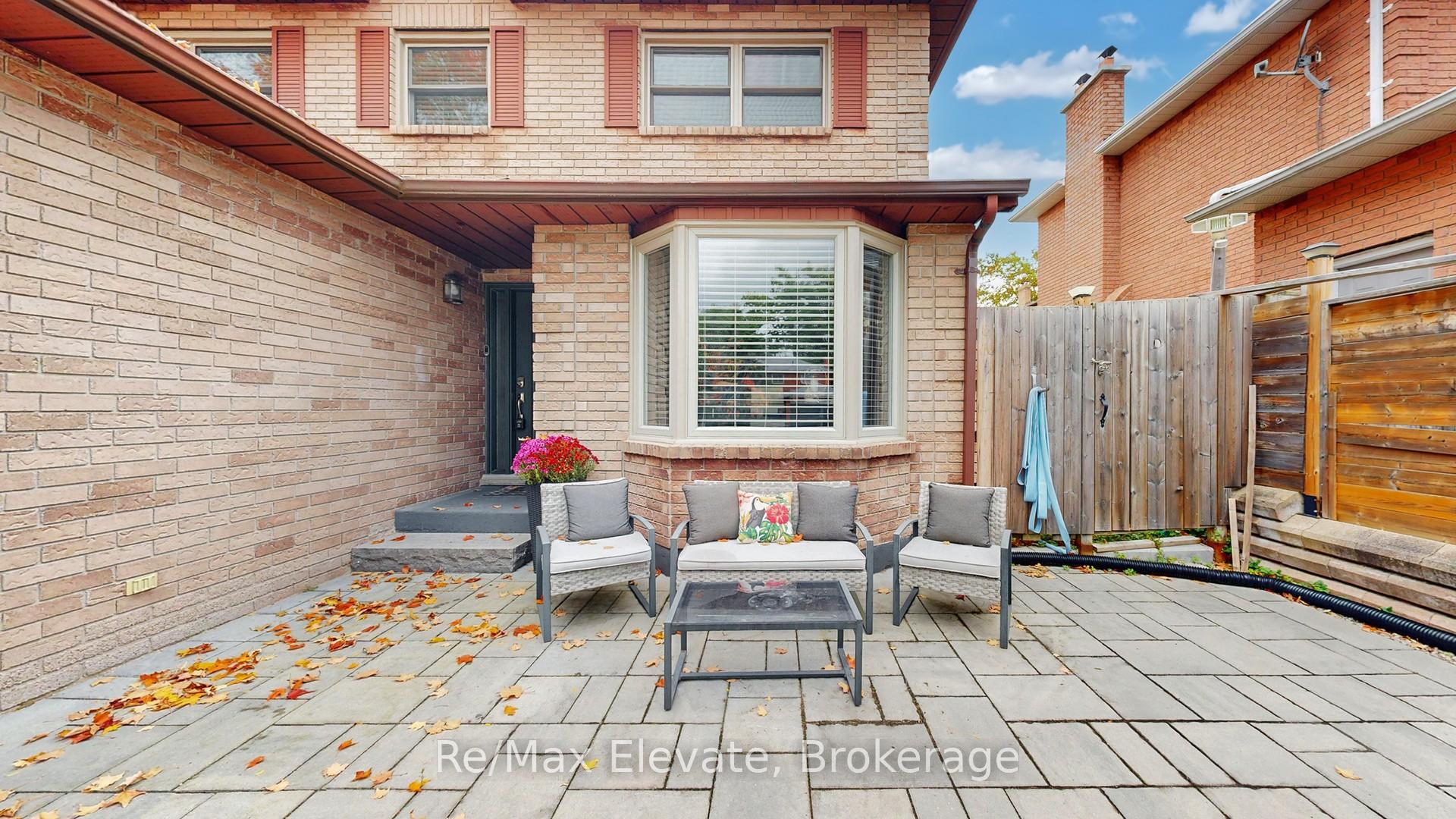 Photo 4 of 28 Kenny Crescent, Barrie, Letitia Heights — HOMEH