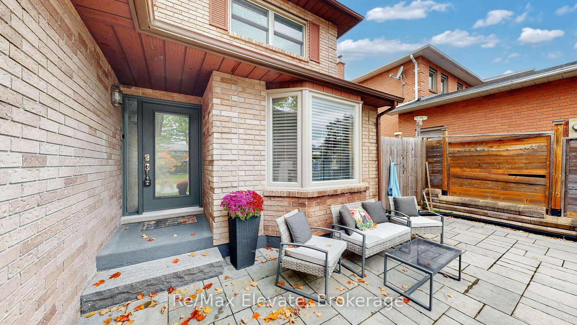 Photo 5 of 28 Kenny Crescent, Barrie, Letitia Heights — HOMEH