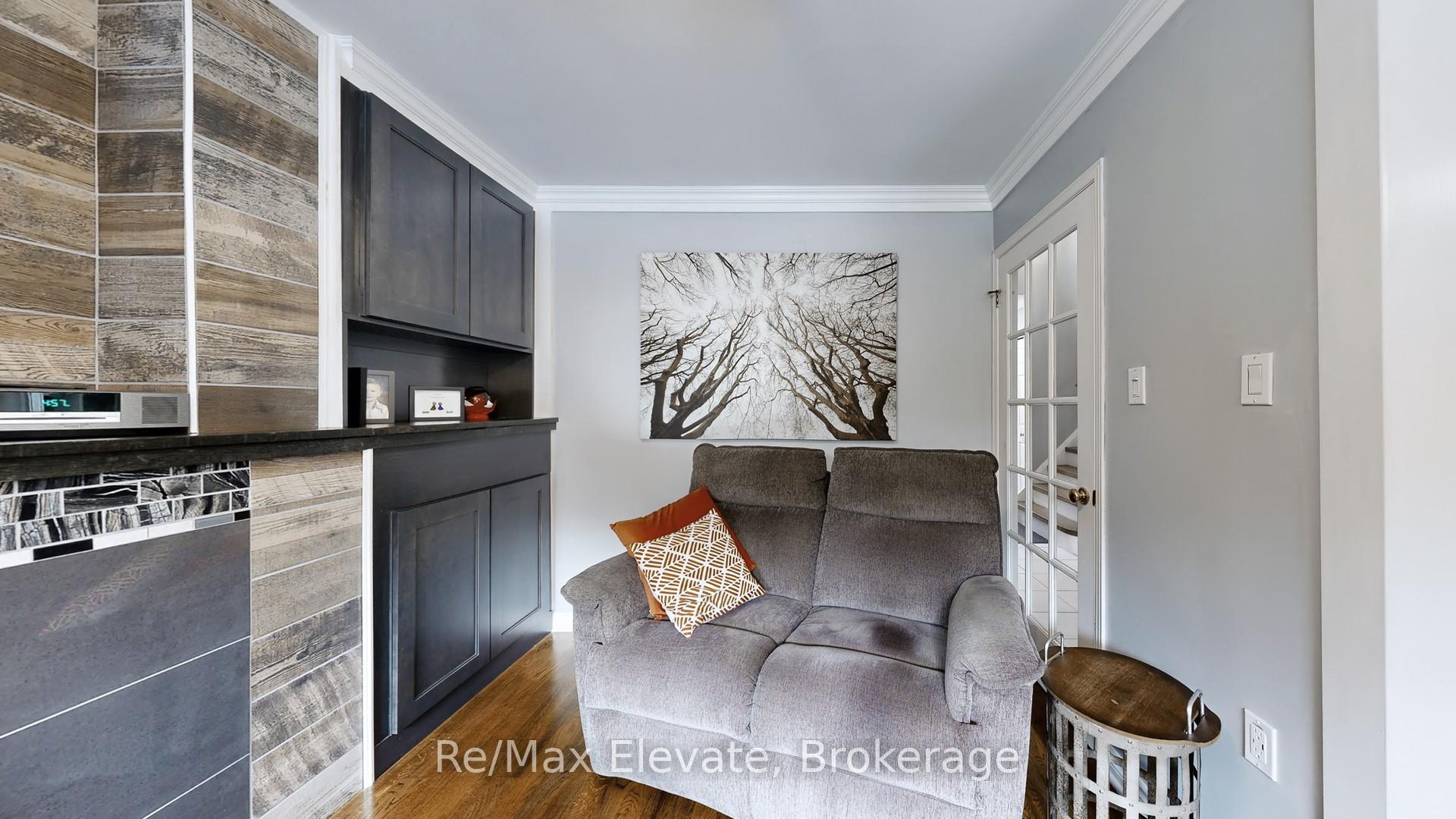 Photo 9 of 28 Kenny Crescent, Barrie, Letitia Heights — HOMEH