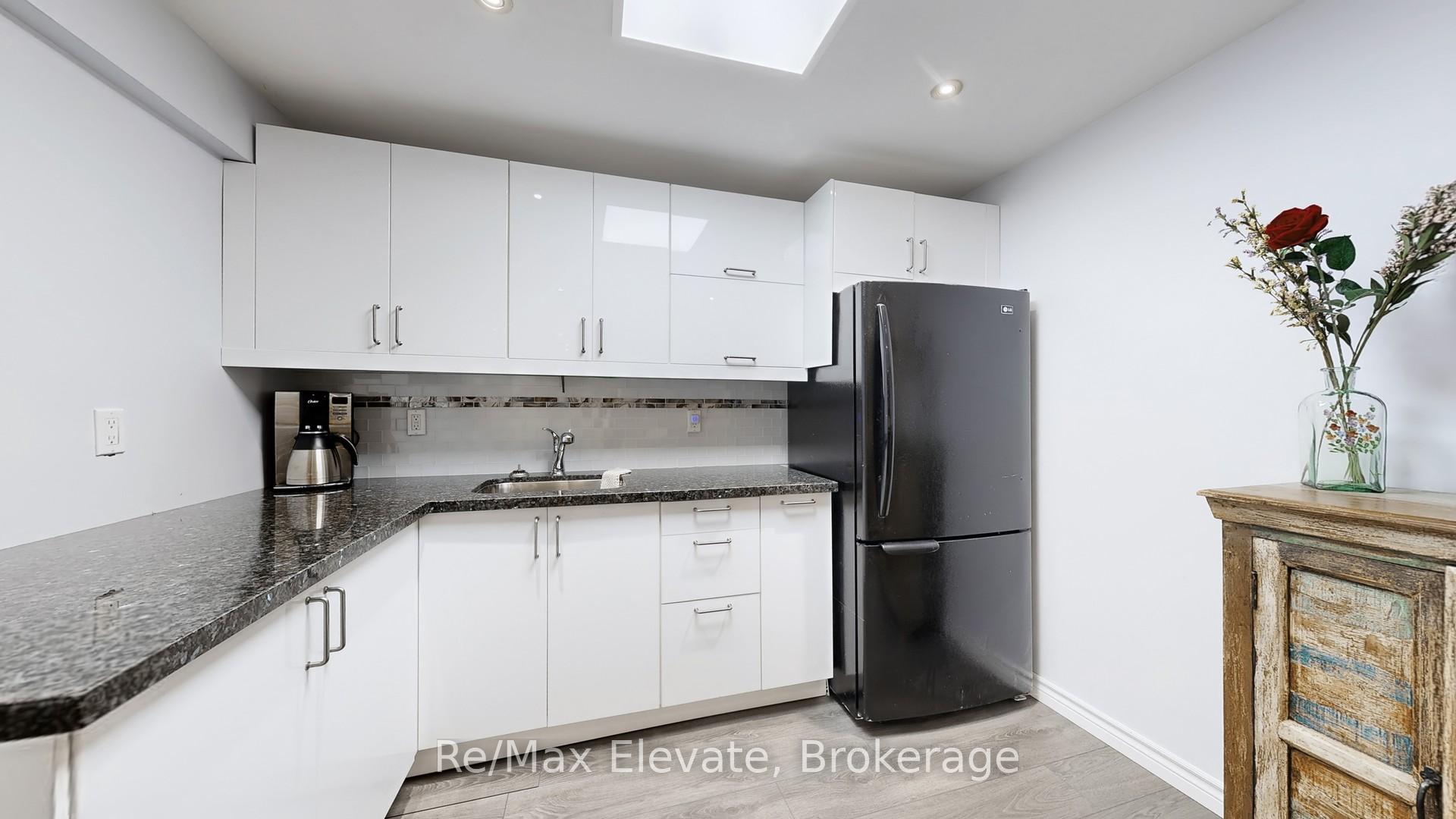 Photo 42 of 28 Kenny Crescent, Barrie, Letitia Heights — HOMEH