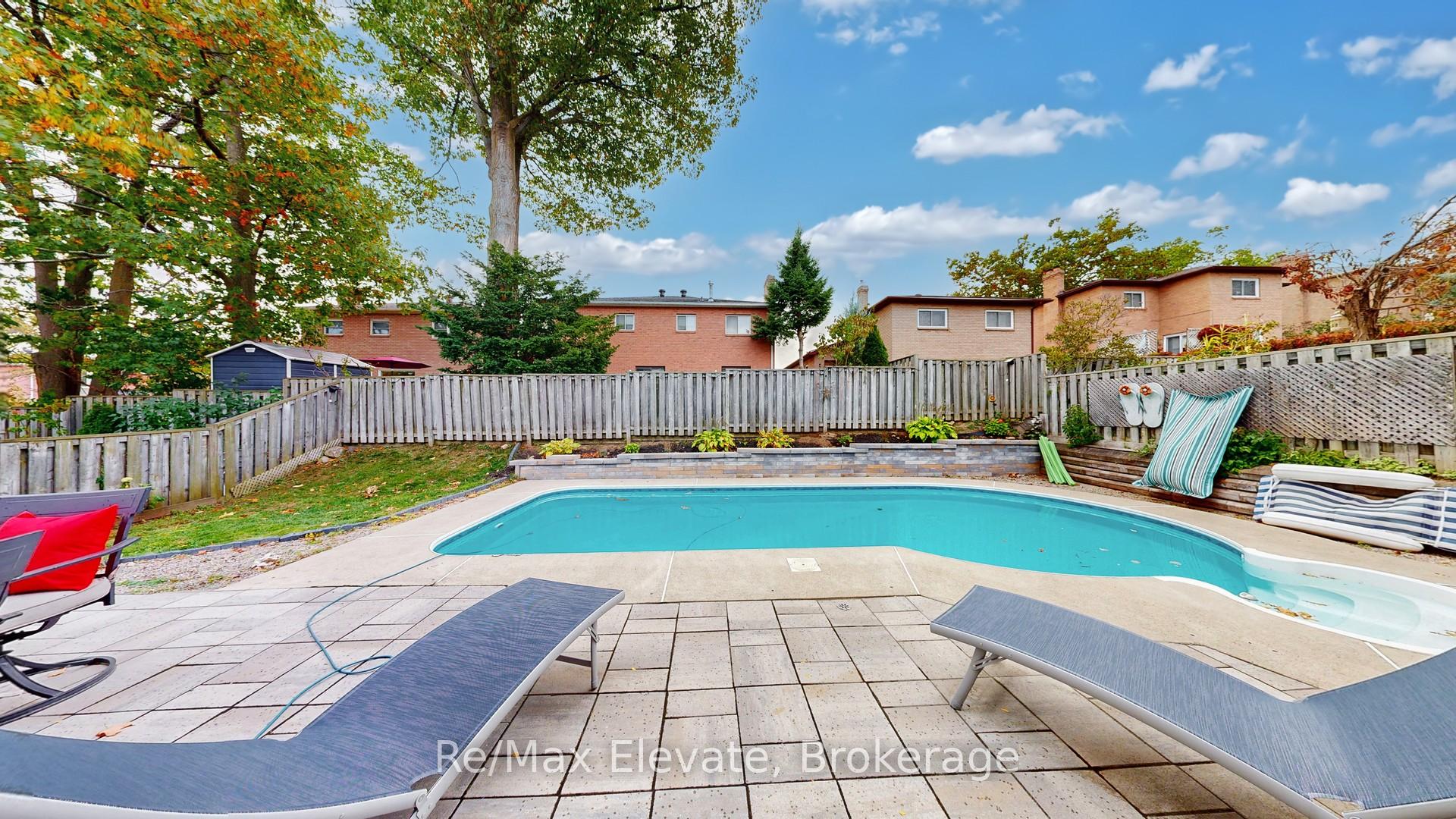 Photo 49 of 28 Kenny Crescent, Barrie, Letitia Heights — HOMEH