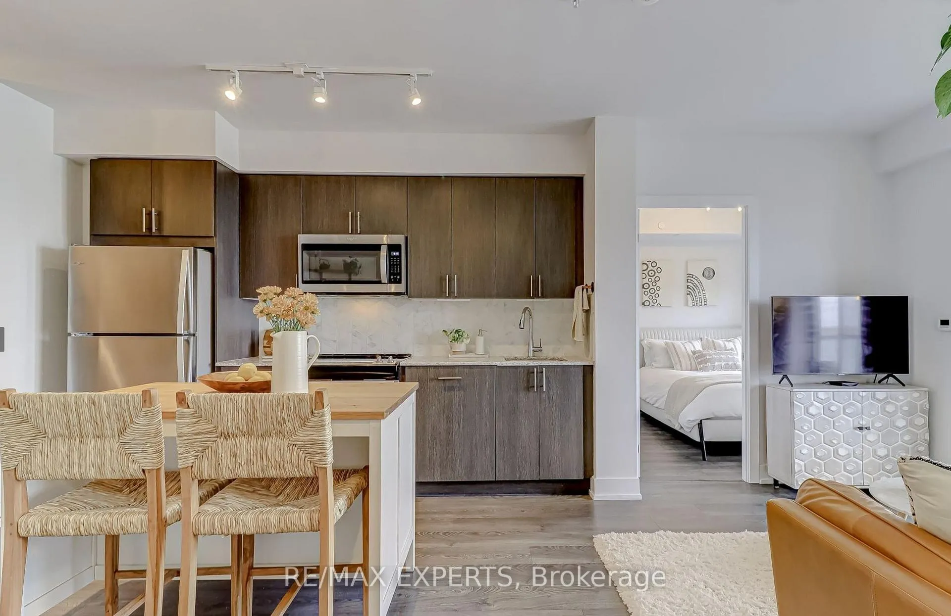 Front of Unit 418, 2550 Simcoe Street N