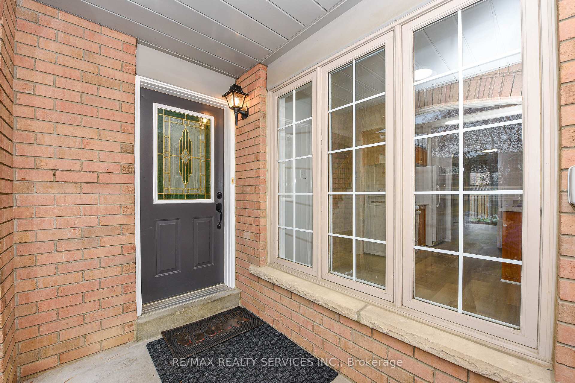 Photo 3 of 15 Shady Pine Circle, Brampton, Sandringham-Wellington — HOMEH