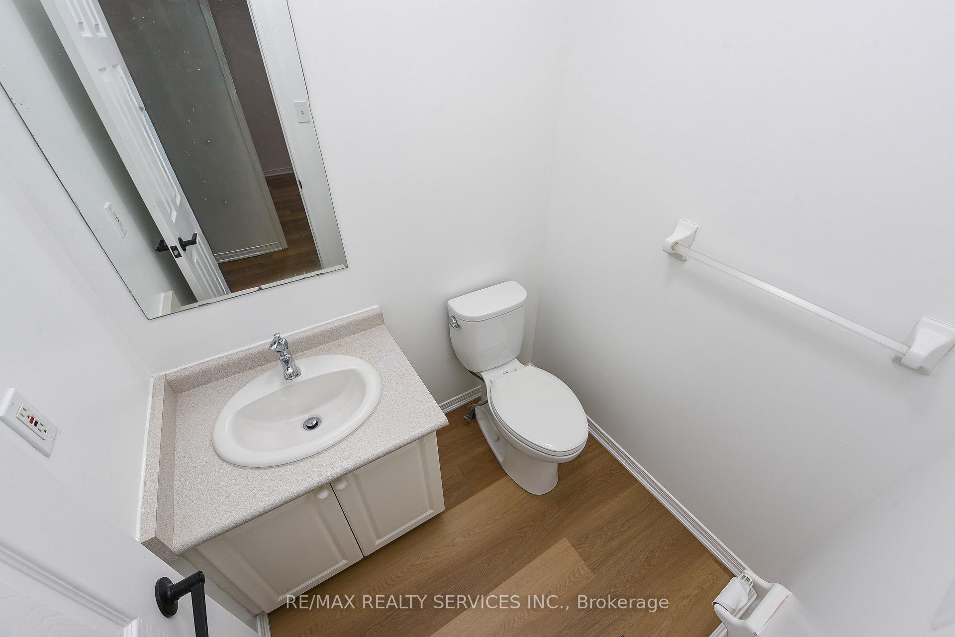 Photo 8 of 15 Shady Pine Circle, Brampton, Sandringham-Wellington — HOMEH