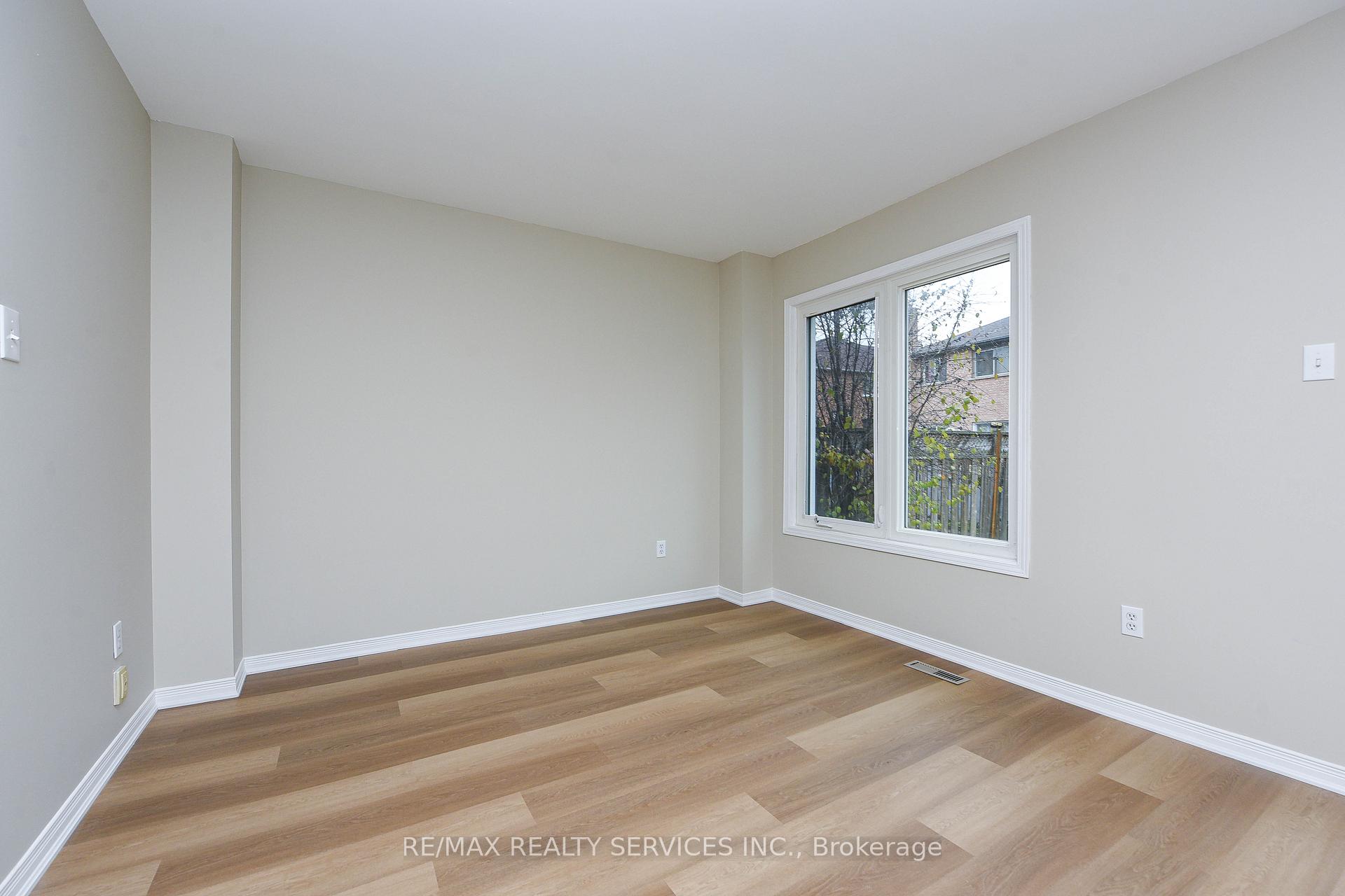 Photo 15 of 15 Shady Pine Circle, Brampton, Sandringham-Wellington — HOMEH