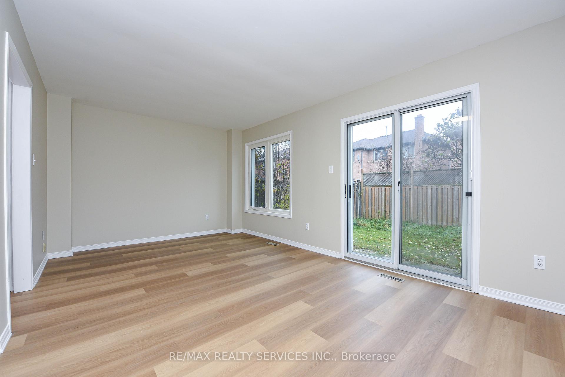 Photo 17 of 15 Shady Pine Circle, Brampton, Sandringham-Wellington — HOMEH