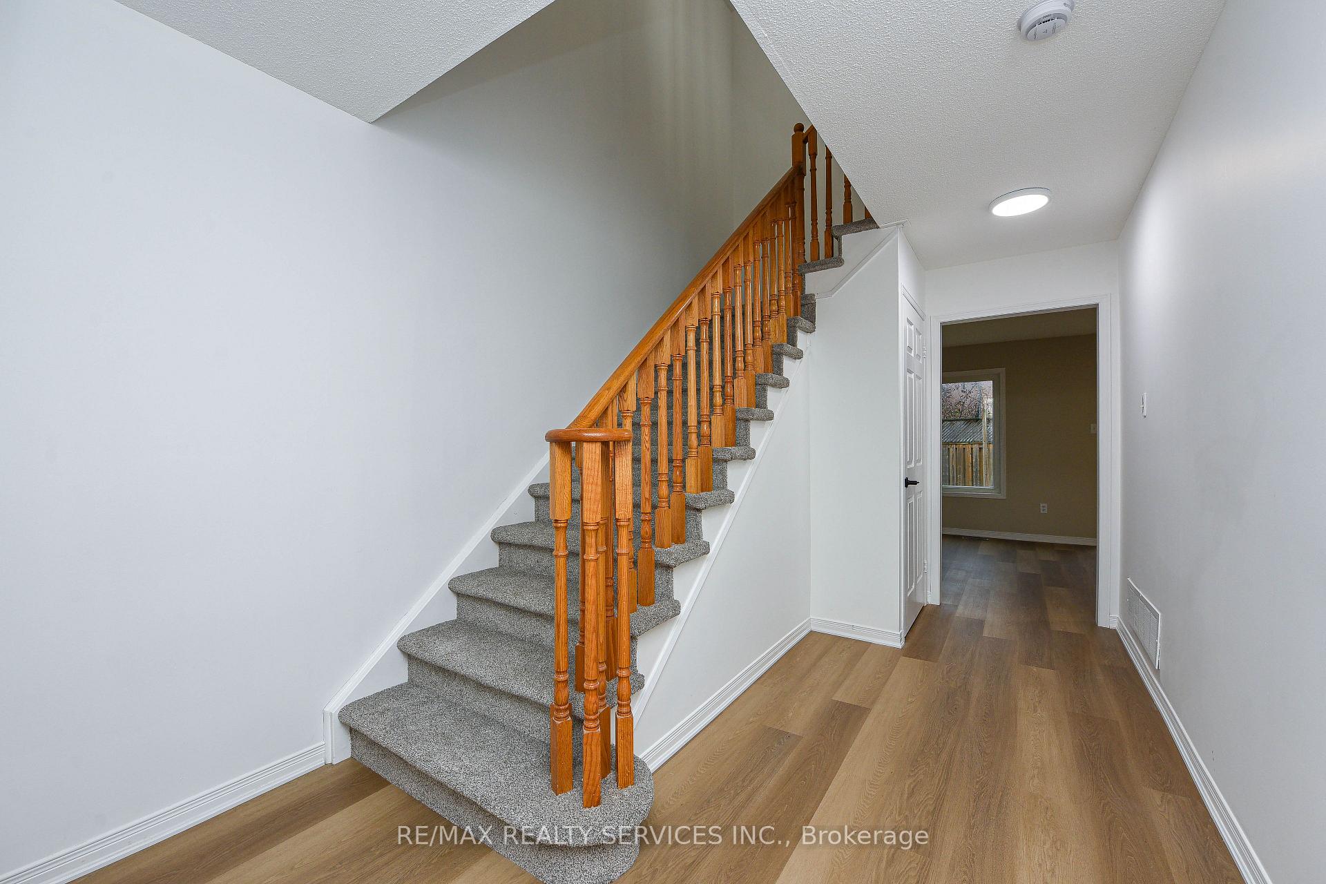 Photo 19 of 15 Shady Pine Circle, Brampton, Sandringham-Wellington — HOMEH