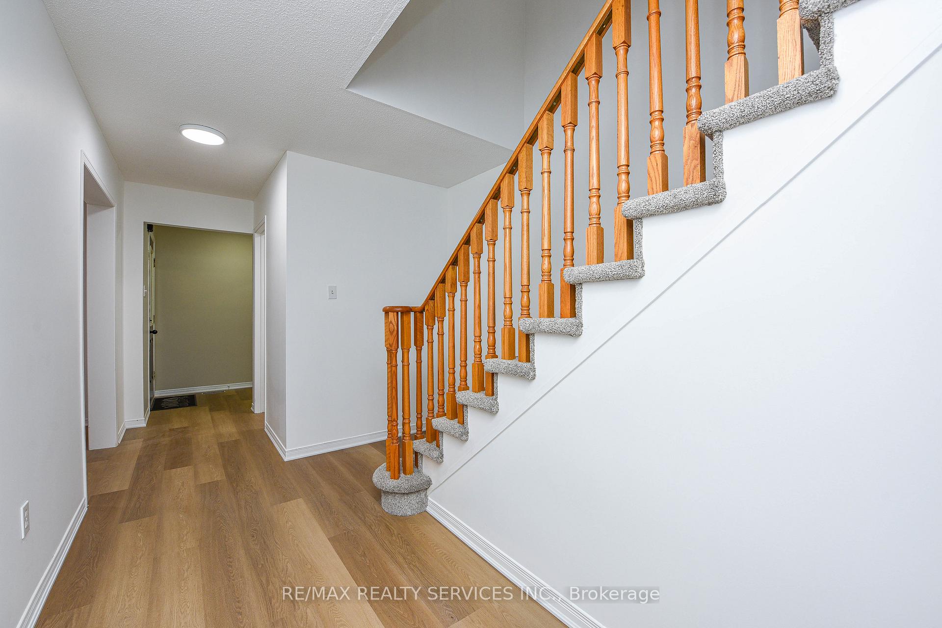 Photo 20 of 15 Shady Pine Circle, Brampton, Sandringham-Wellington — HOMEH