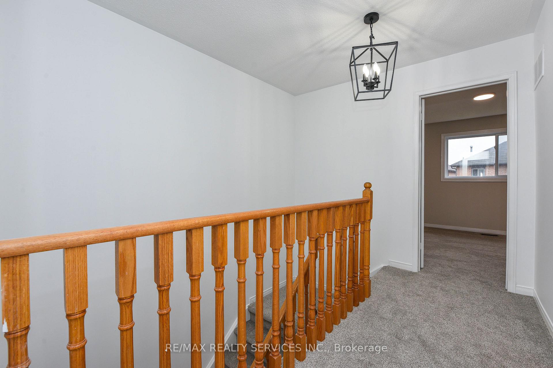 Photo 23 of 15 Shady Pine Circle, Brampton, Sandringham-Wellington — HOMEH